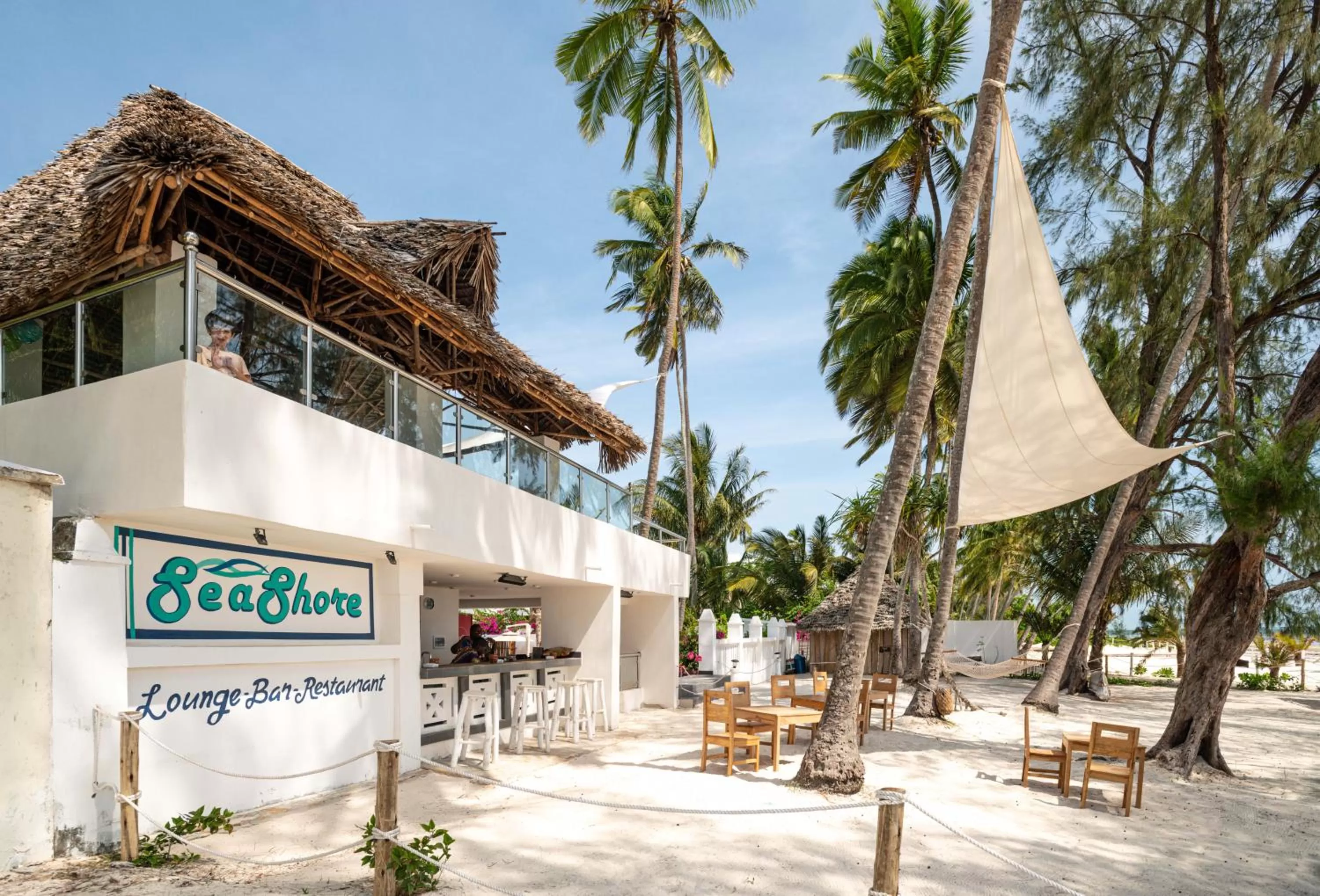 Lounge or bar, Property Building in Seashore Villa