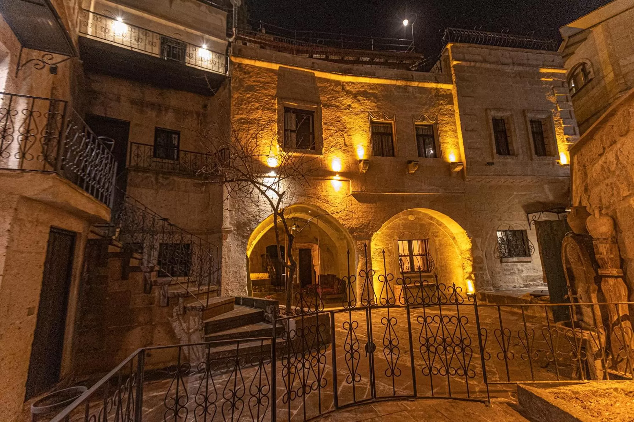 Property building in Taskonak Hotel