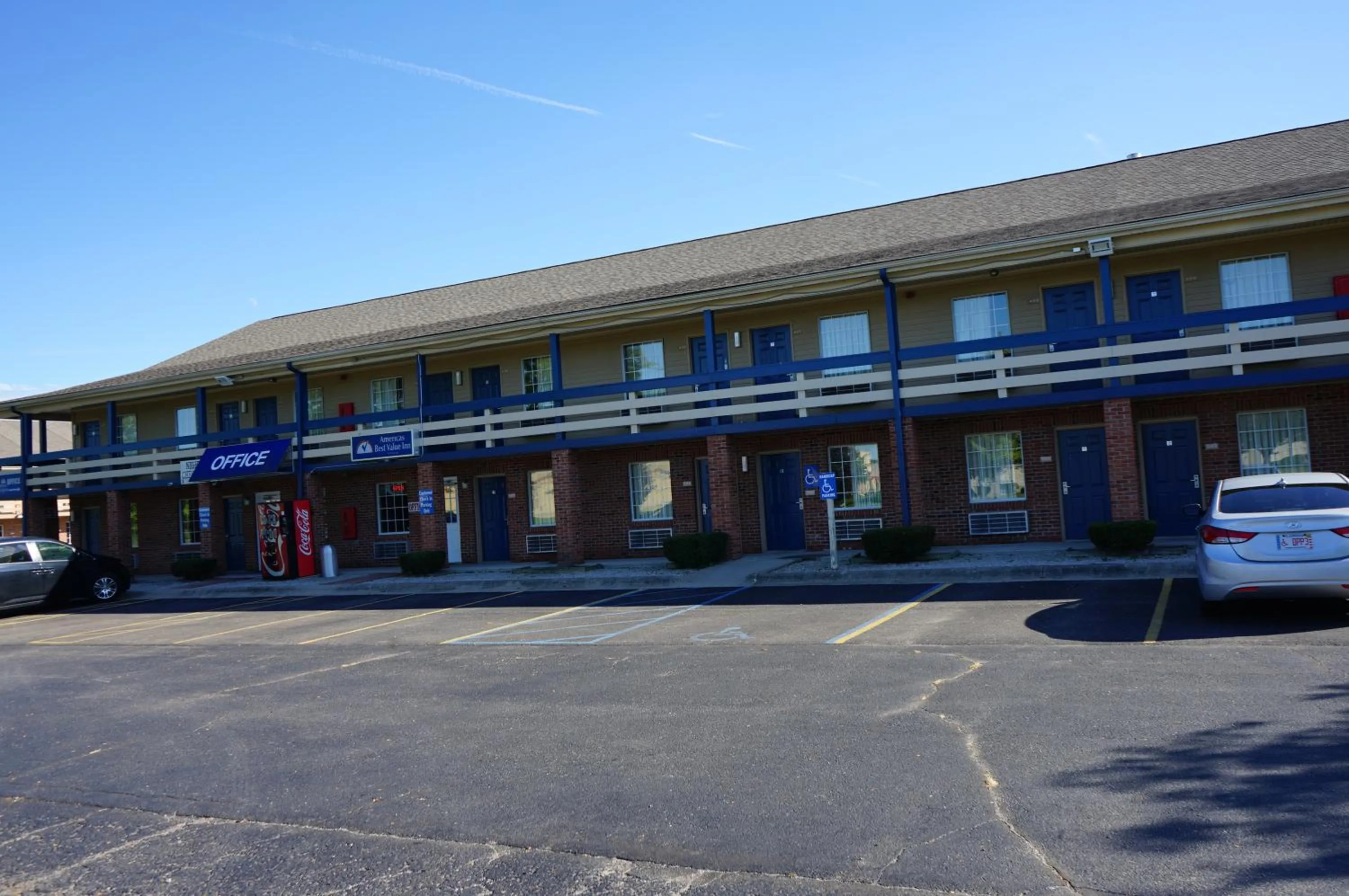 Property building in Americas Best Value Inn Maumee/Toledo