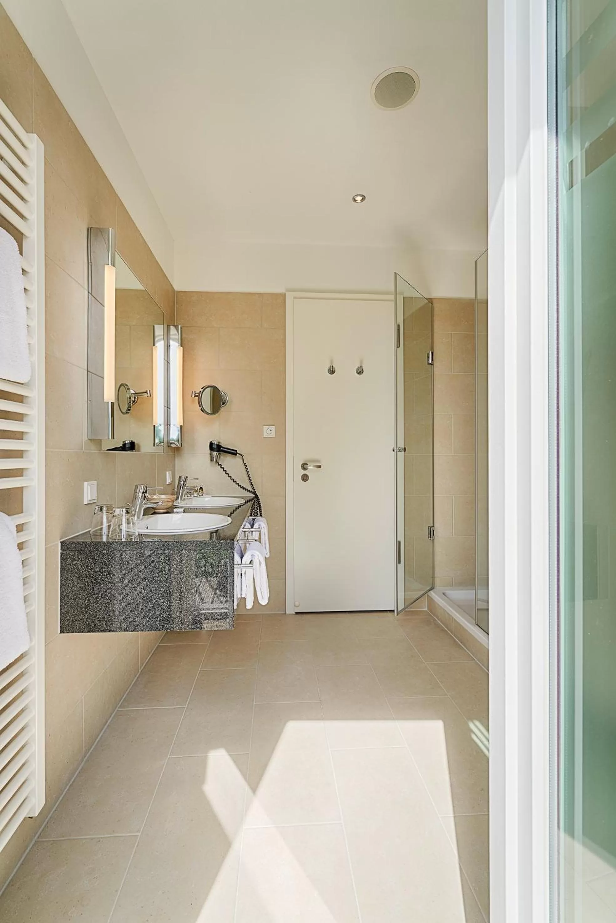 Bathroom in Hotel Elbresidenz an der Therme