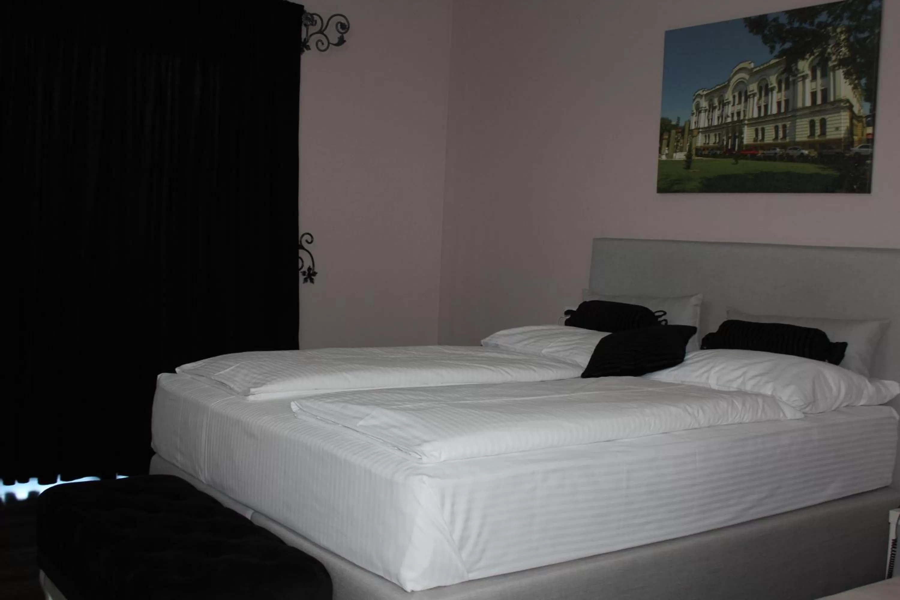 Bed in Hotel Bakarni Lonac