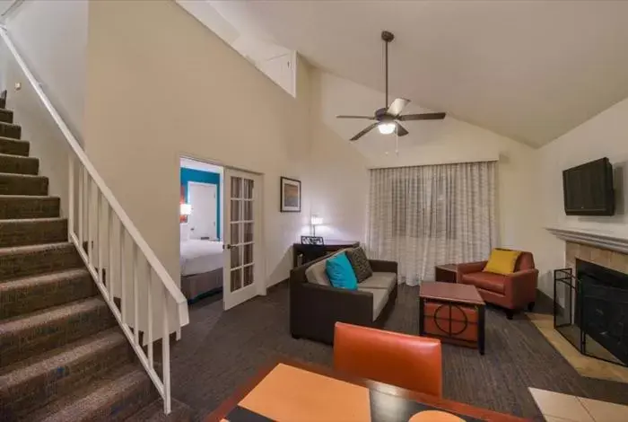 Penthouse Suite with Golf View in Staybridge Suites Oxnard - River Ridge by IHG Penthouse Suite with Golf View in Staybridge Suites Oxnard - River Ridge by IHG