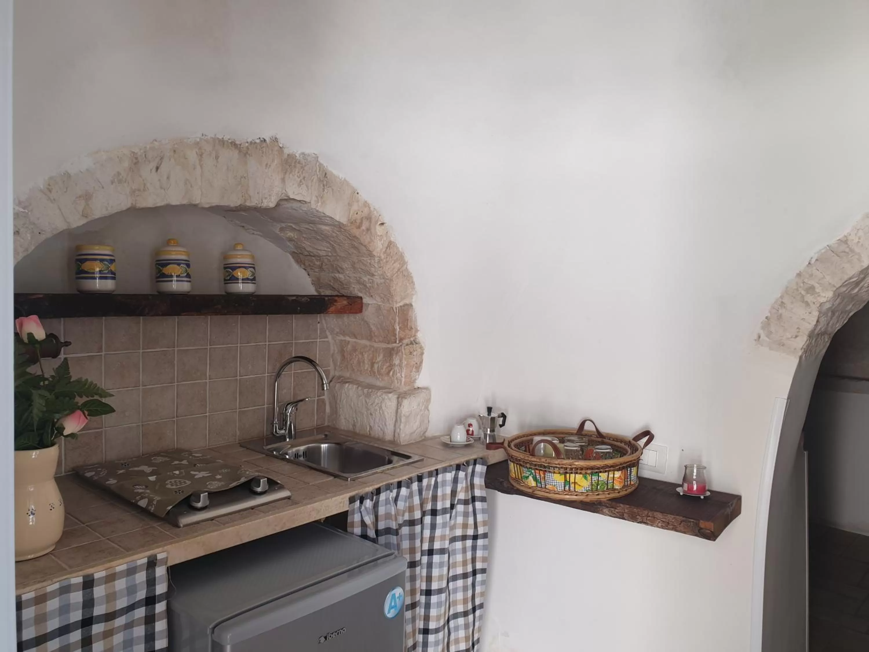 Kitchen or kitchenette in Giardino Dei Trulli