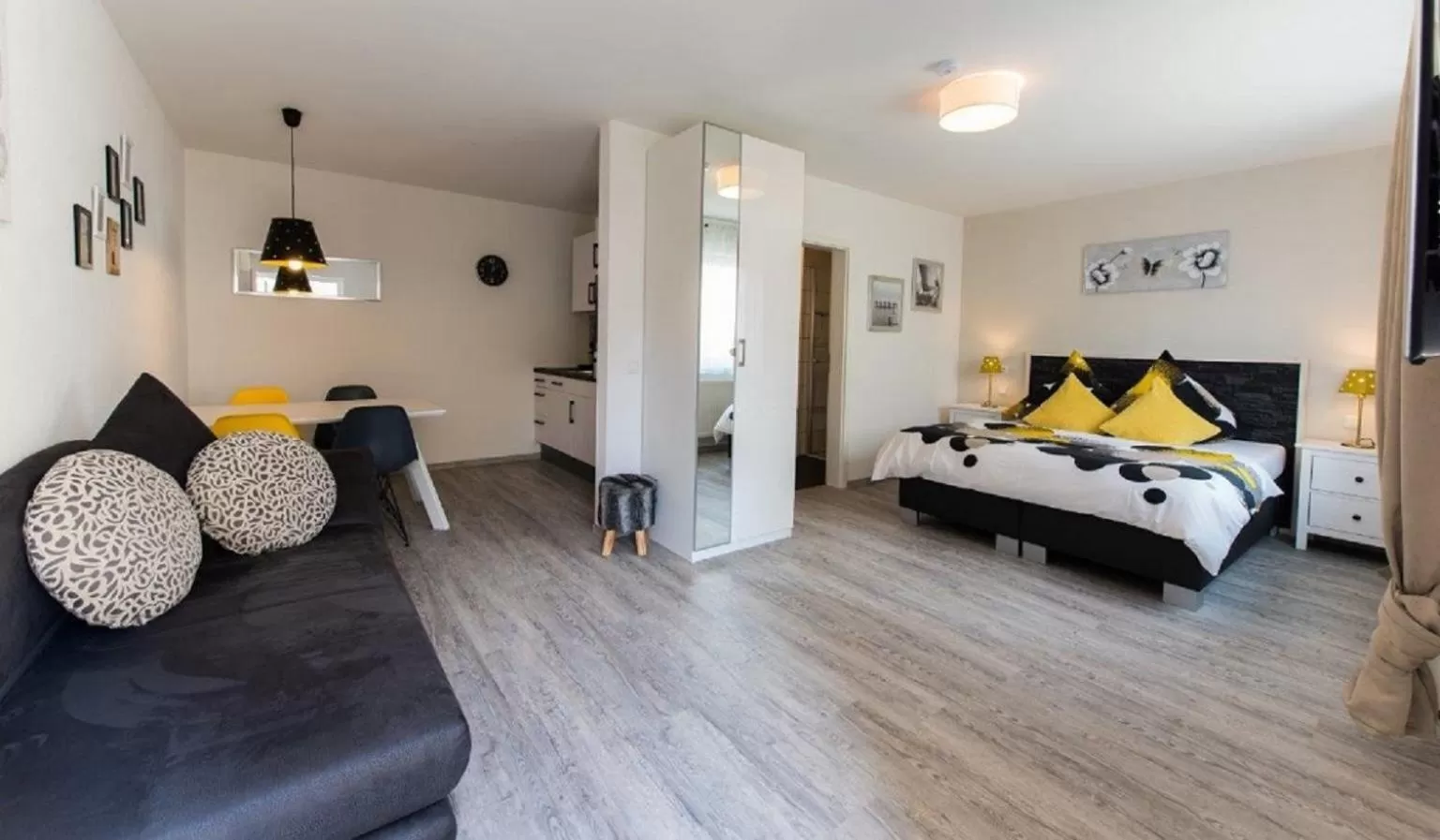 Bedroom, Bed in Apart Hotel - Dillinger Schwabennest