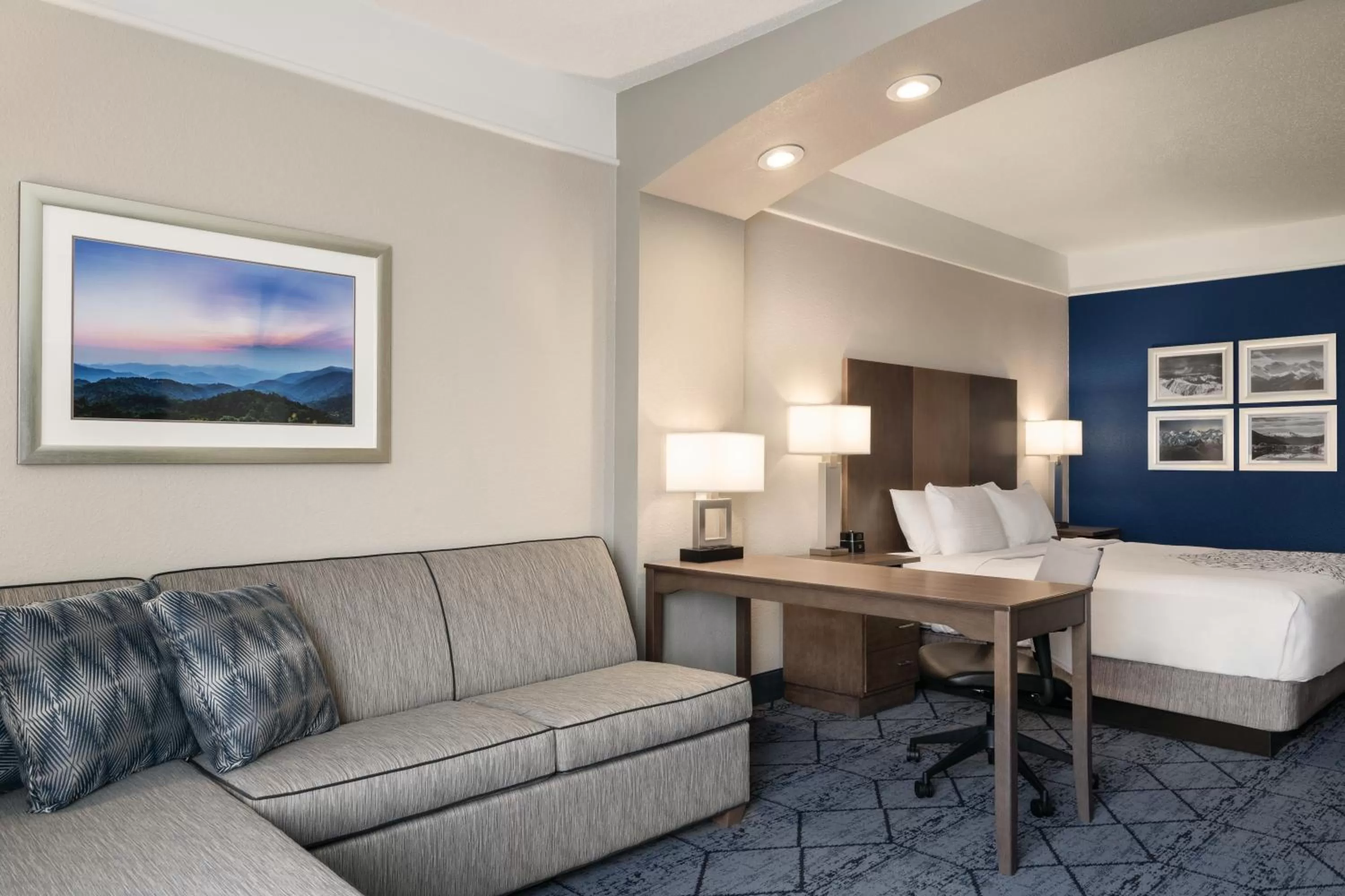 Seating area in La Quinta Inn and Suites by Wyndham at WaTiki Waterpark