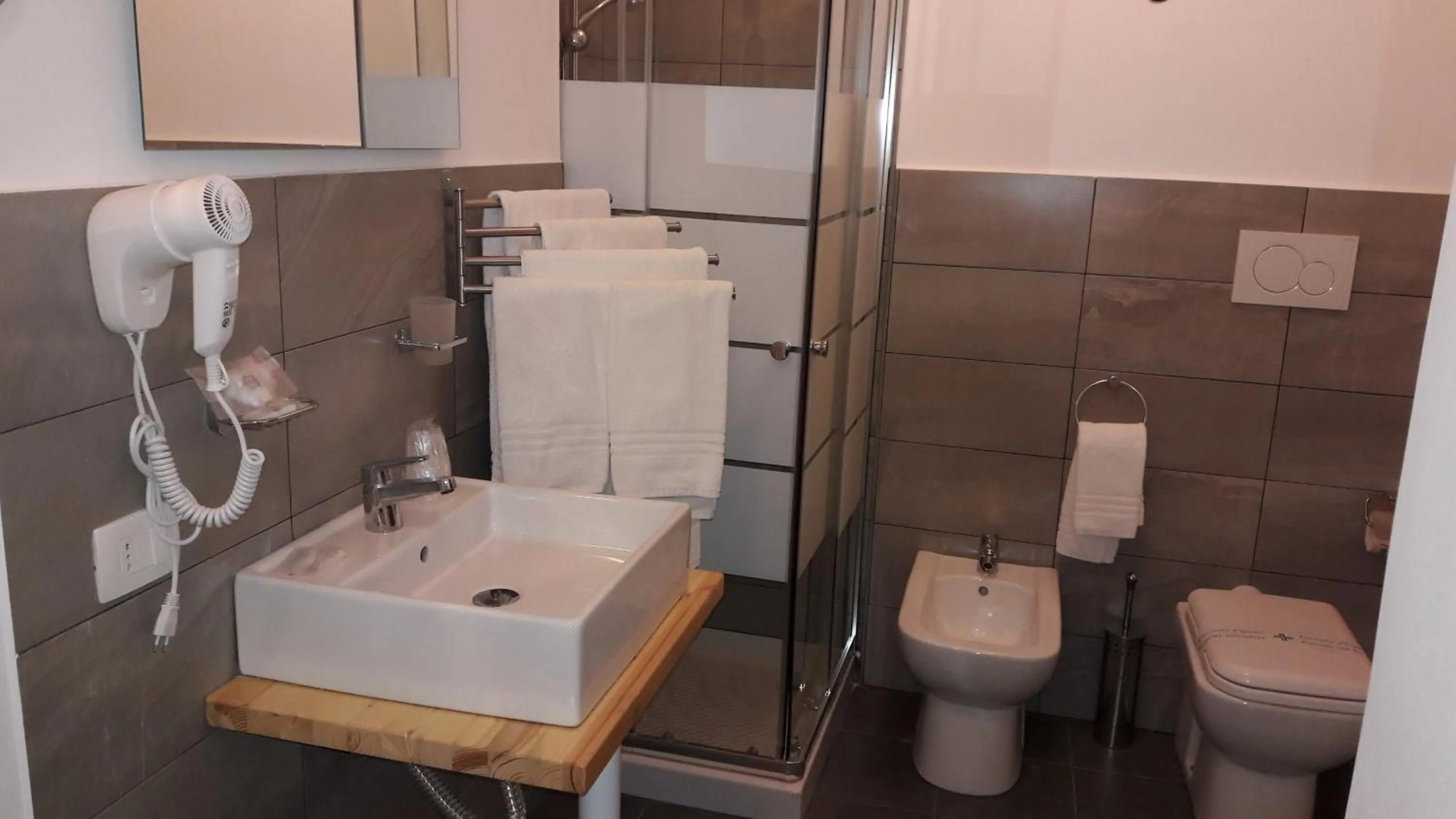 Bathroom in Umberto House Catania