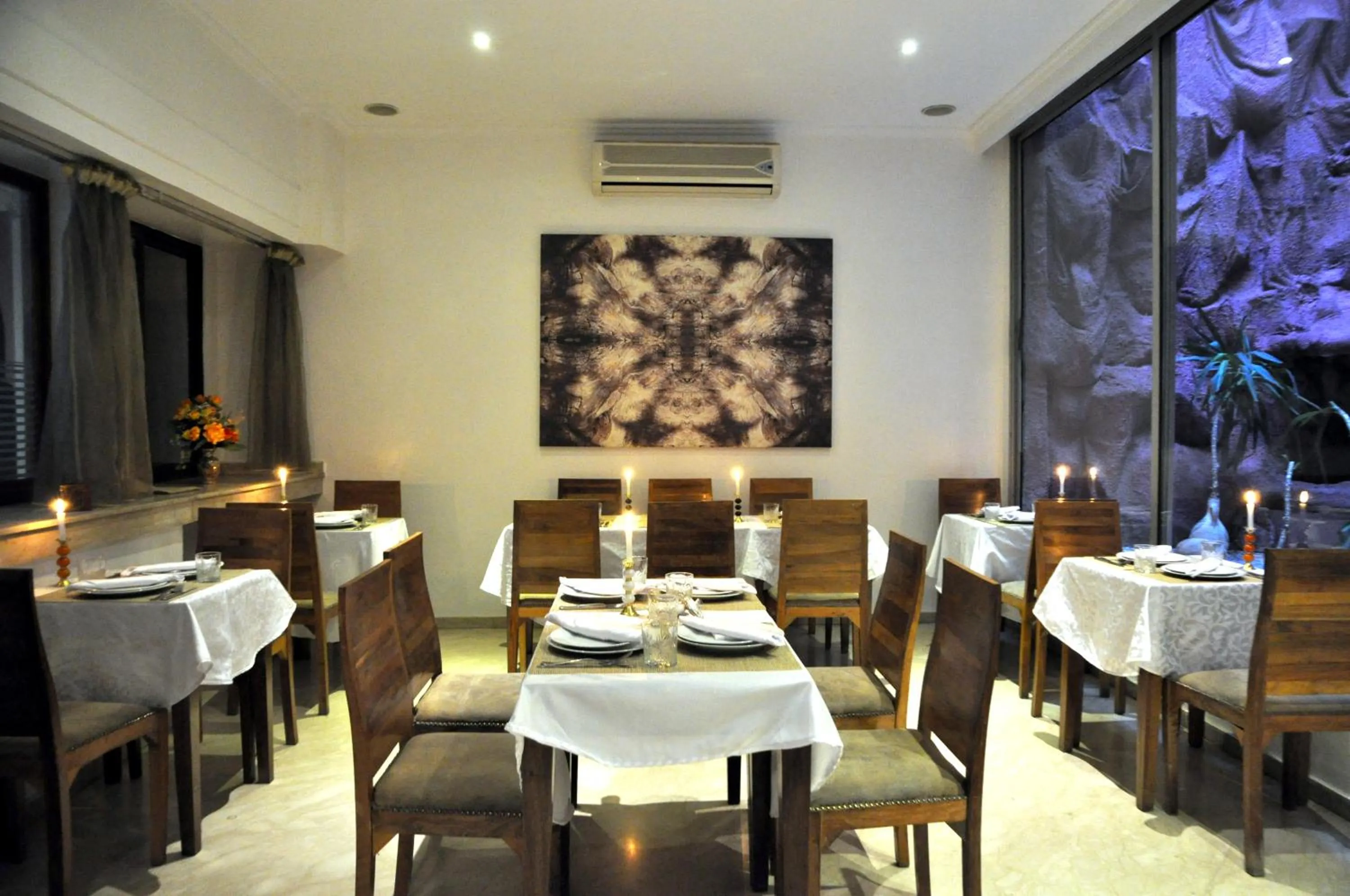 Dining area in Mont Gueliz