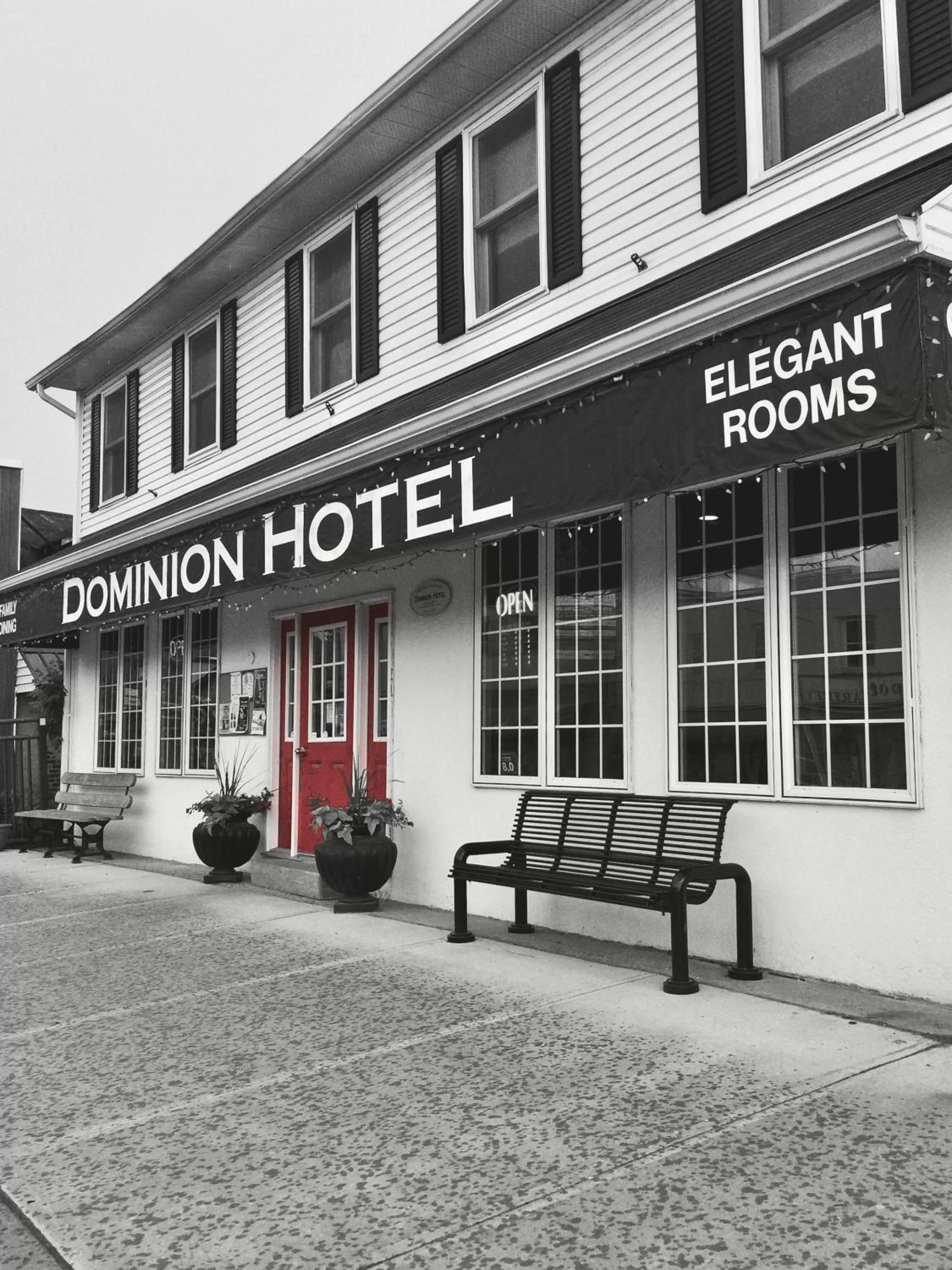 Facade/entrance in Dominion Hotel