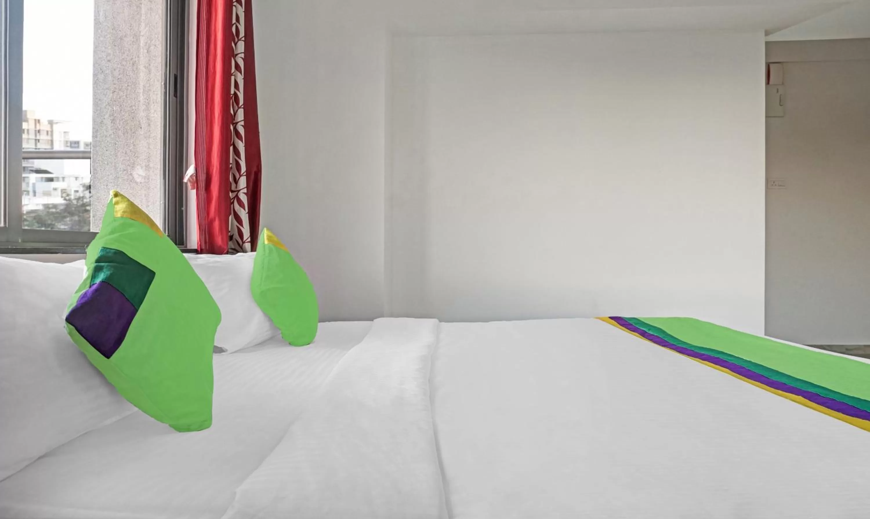 Bedroom, Bed in Treebo Atithi Corporate Stay Baner IT Hub