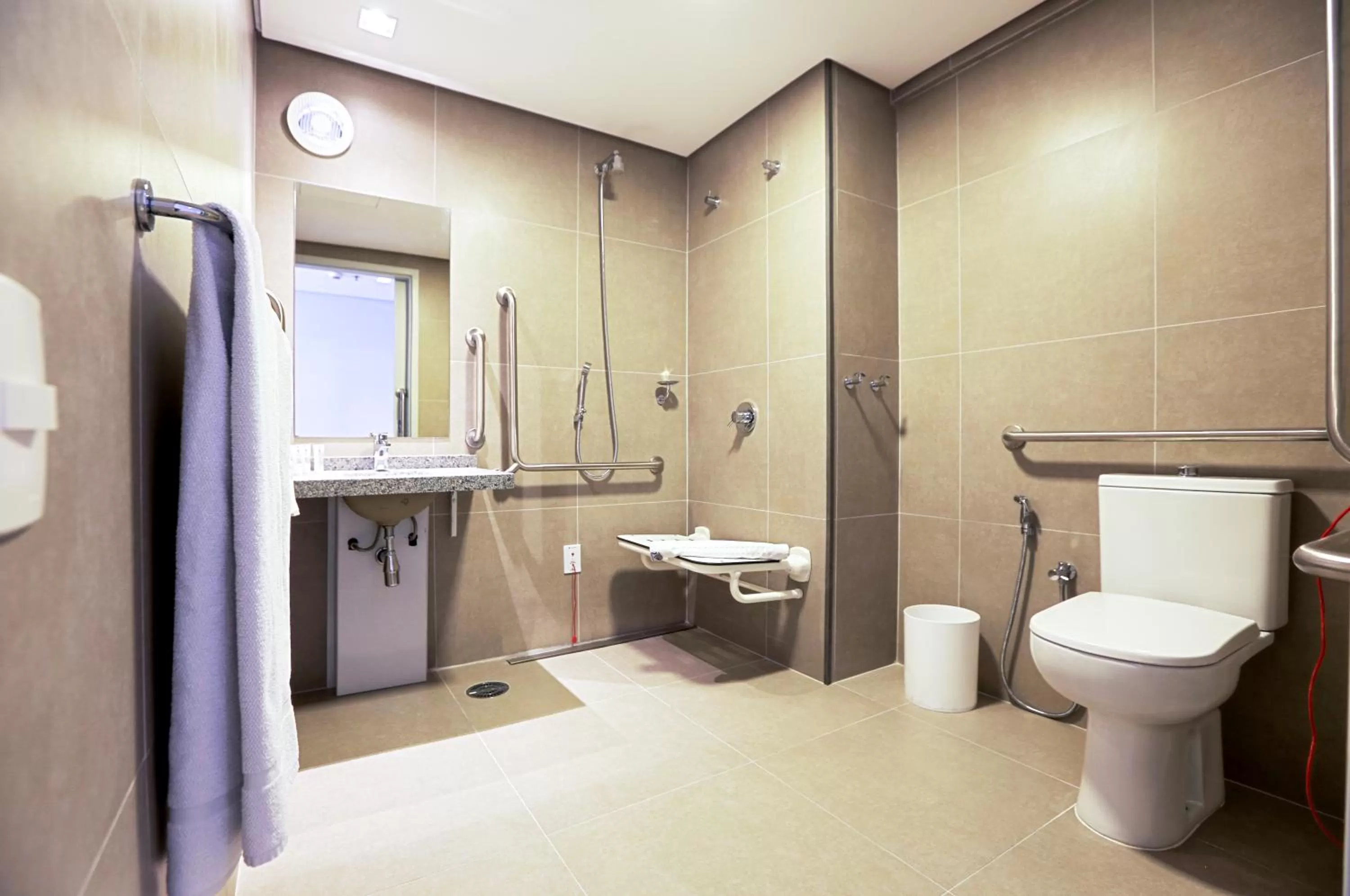 Bathroom in Comfort Hotel Guarulhos Aeroporto