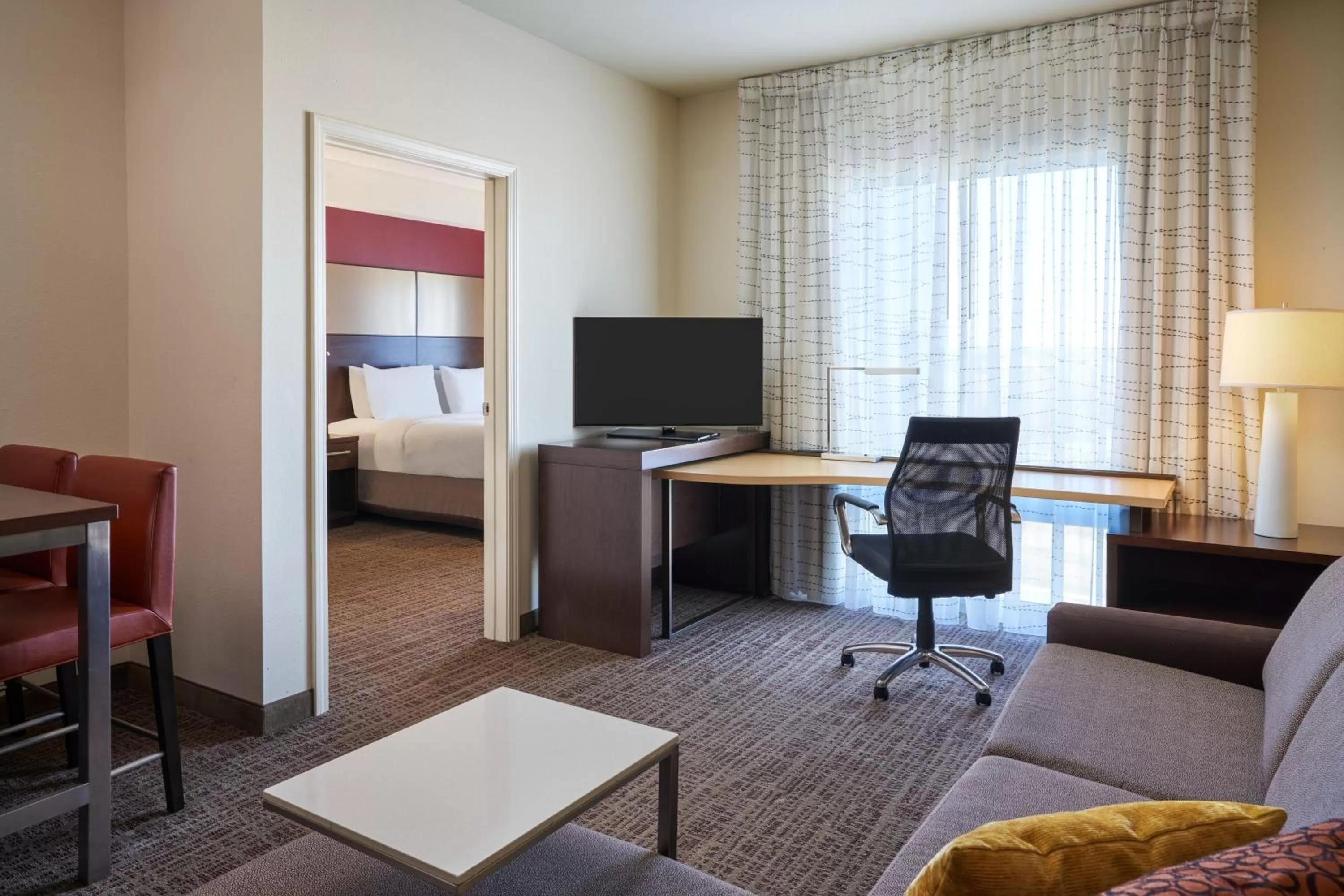 Living room, Bed in Residence Inn by Marriott Philadelphia Airport