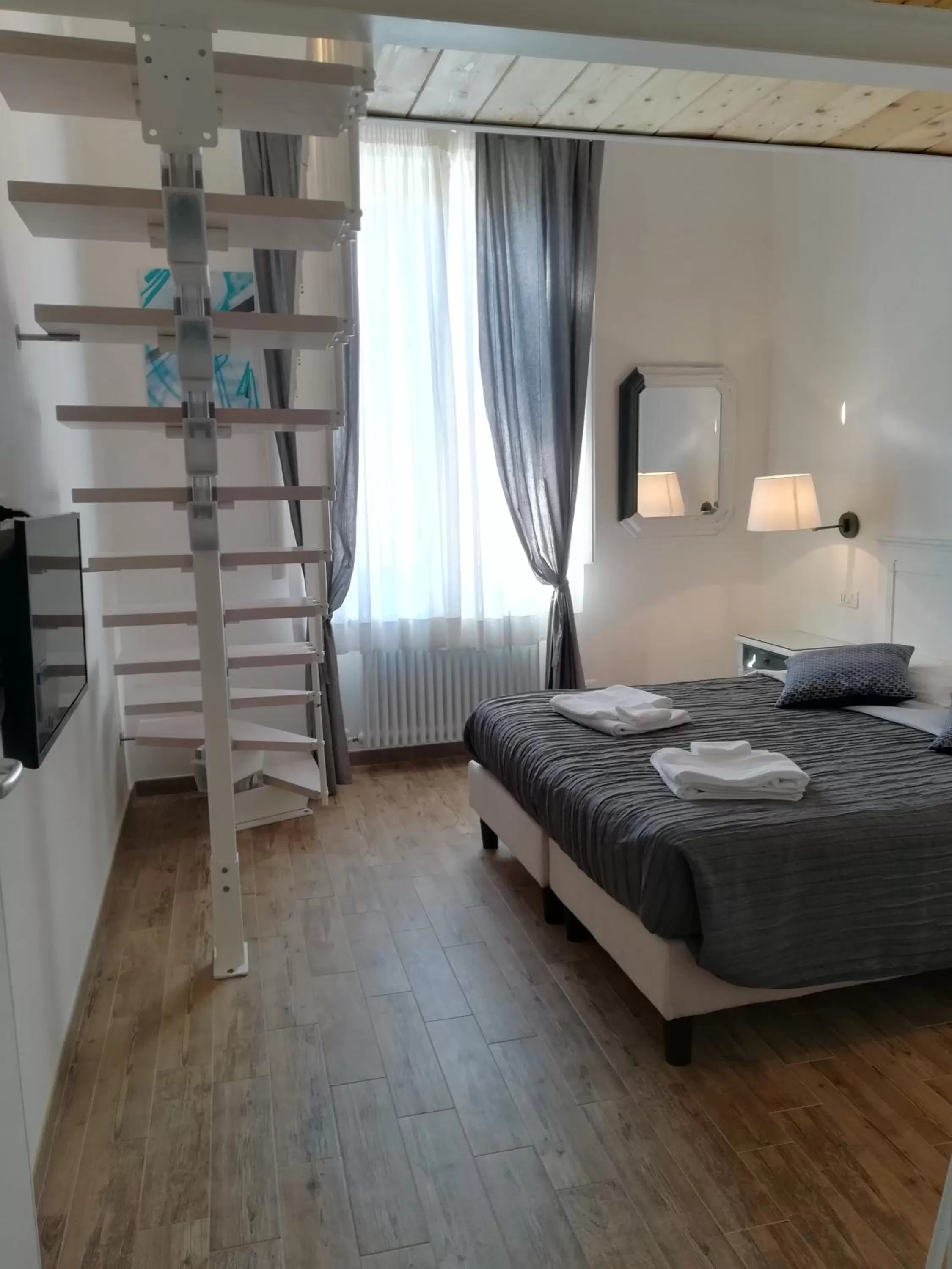 TV and multimedia, Bed in In San Frediano B&B