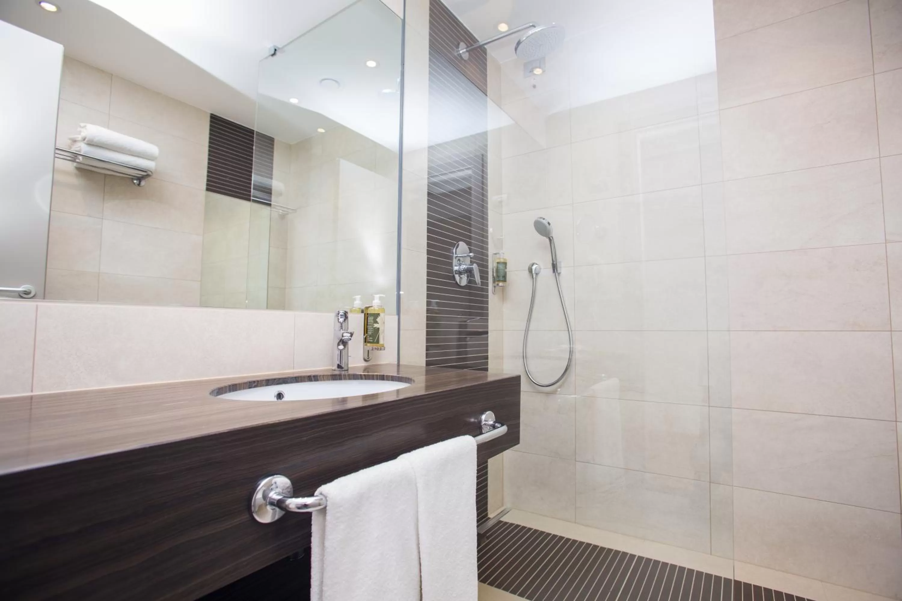 Bathroom in Diamante MHotel