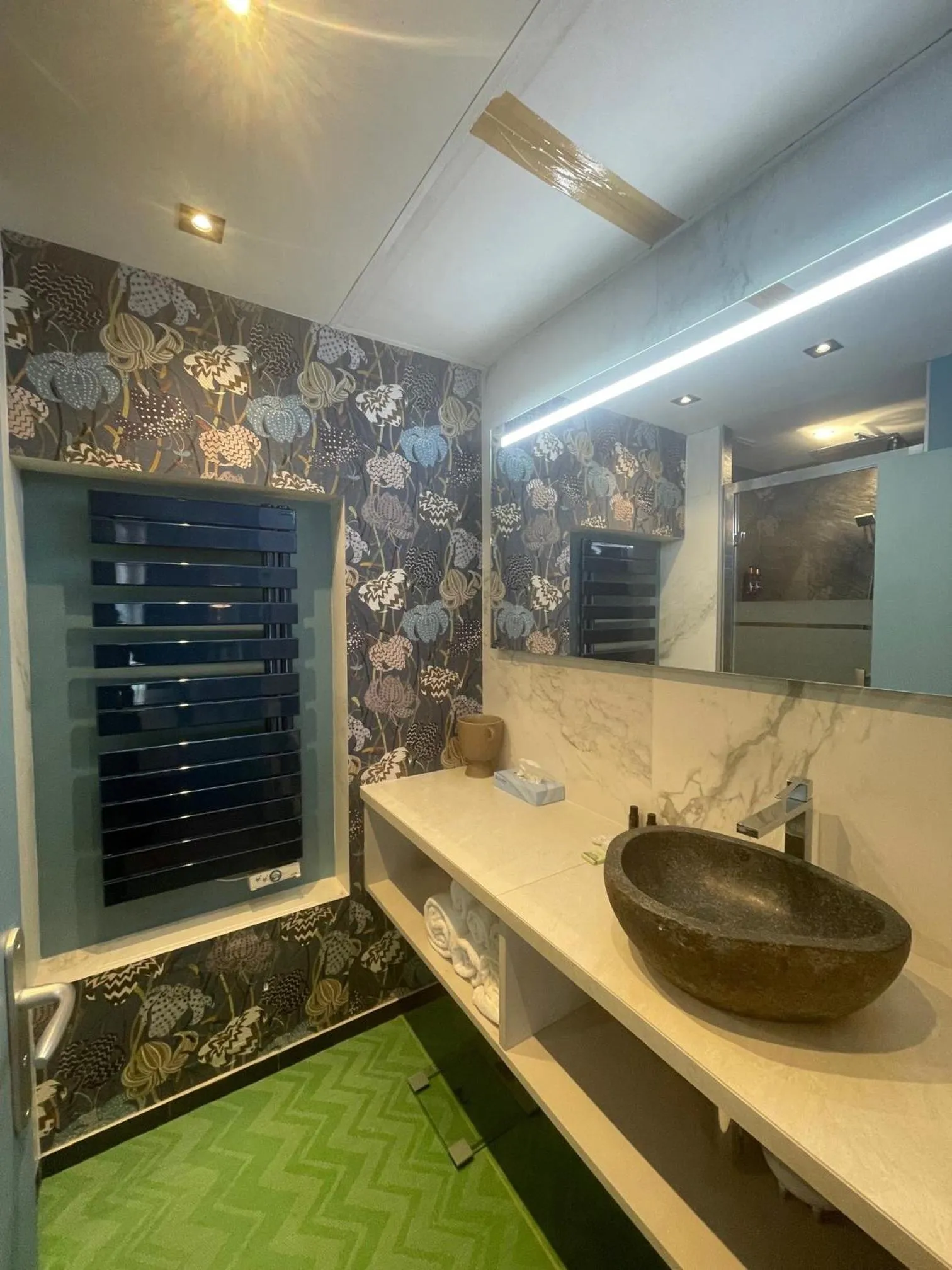 Bathroom in Hotel 33 Marbeuf