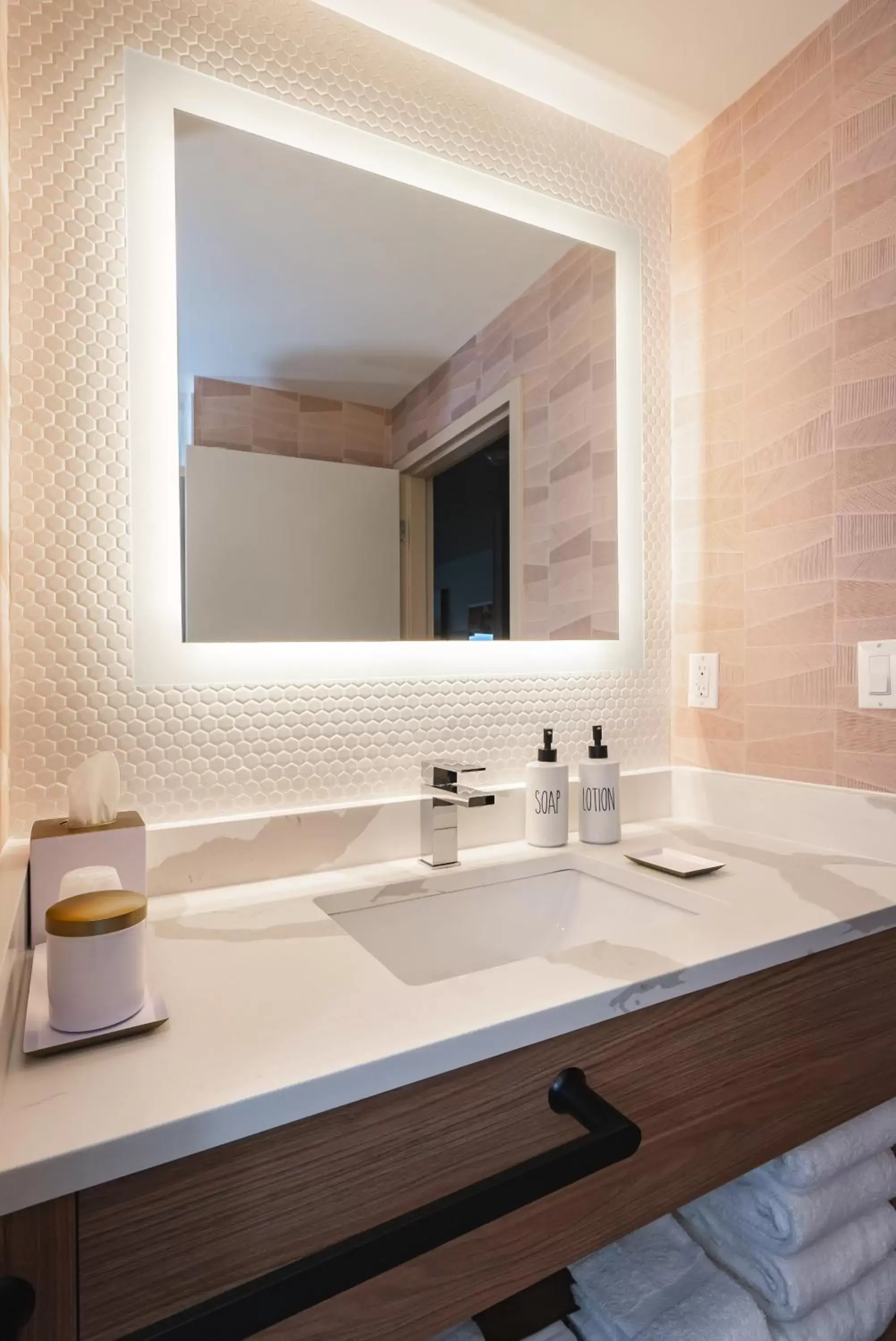 Queen Suite in The Bentley Hotel Southampton Queen Suite in The Bentley Hotel Southampton