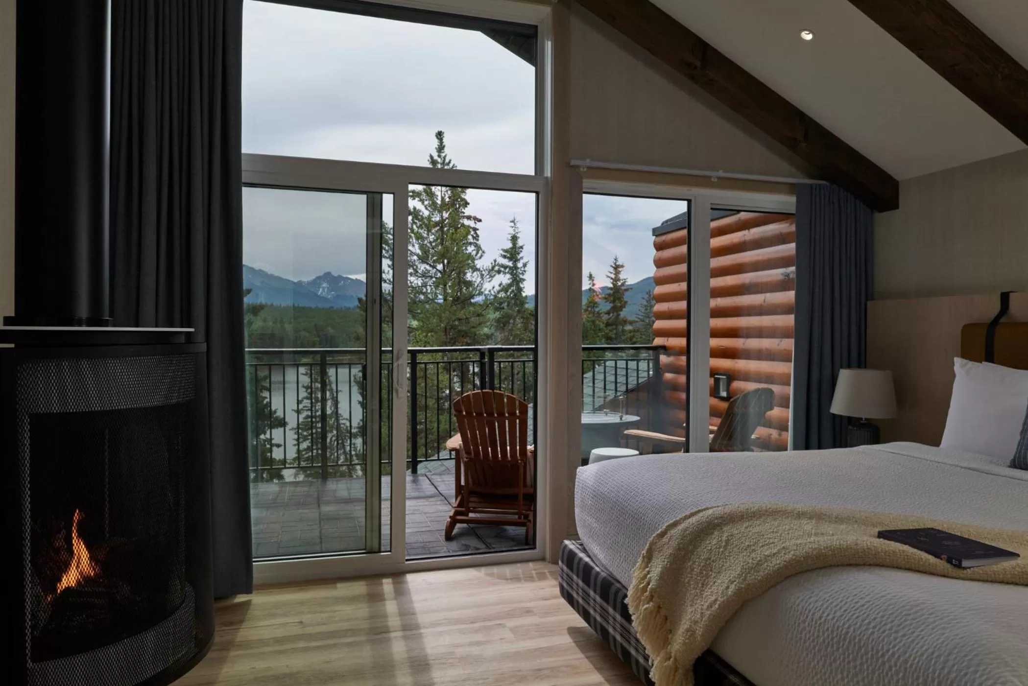 Bedroom, Bed in Pyramid Lake Lodge
