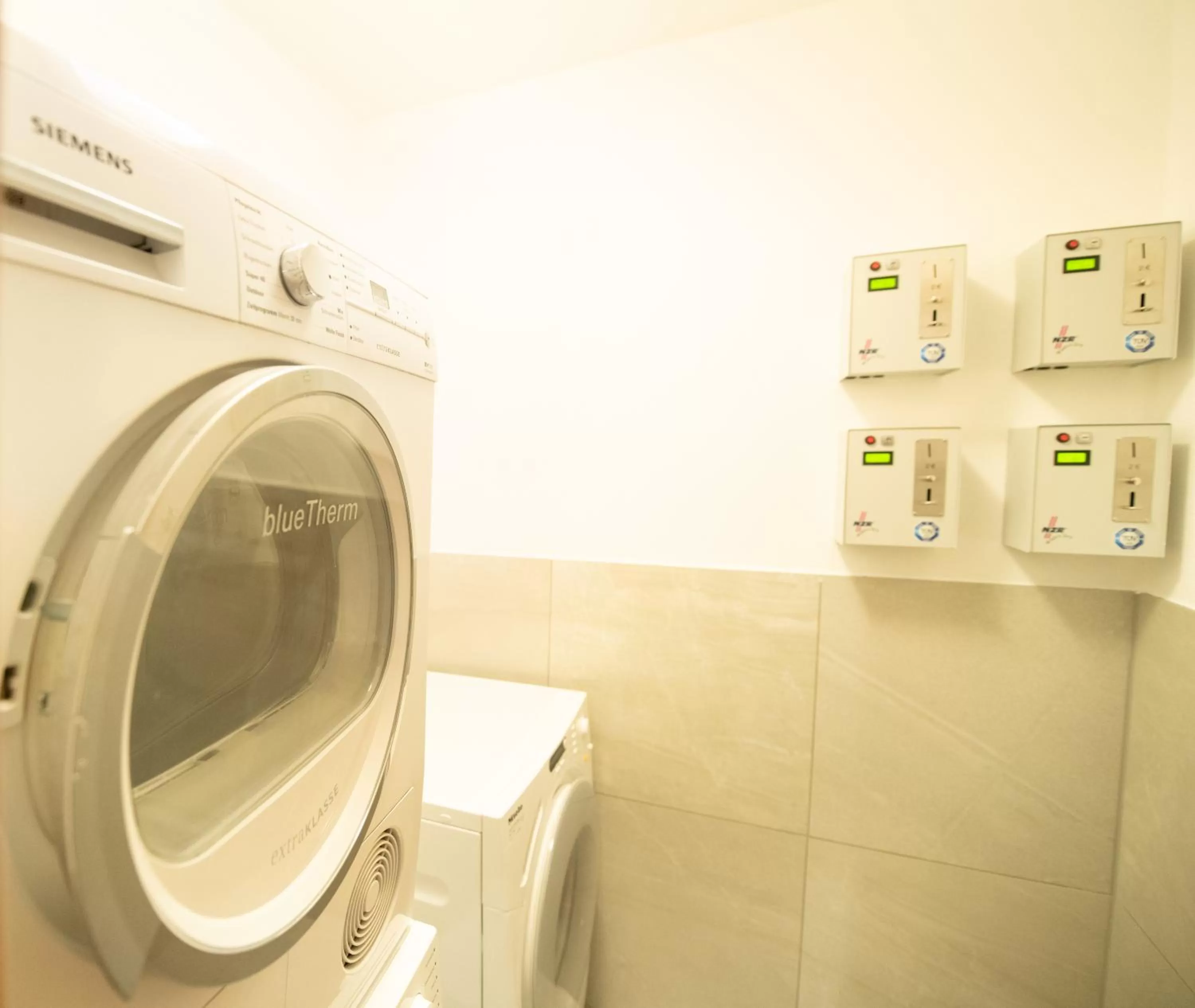 Property building, Bathroom in Stadthotel Giengen