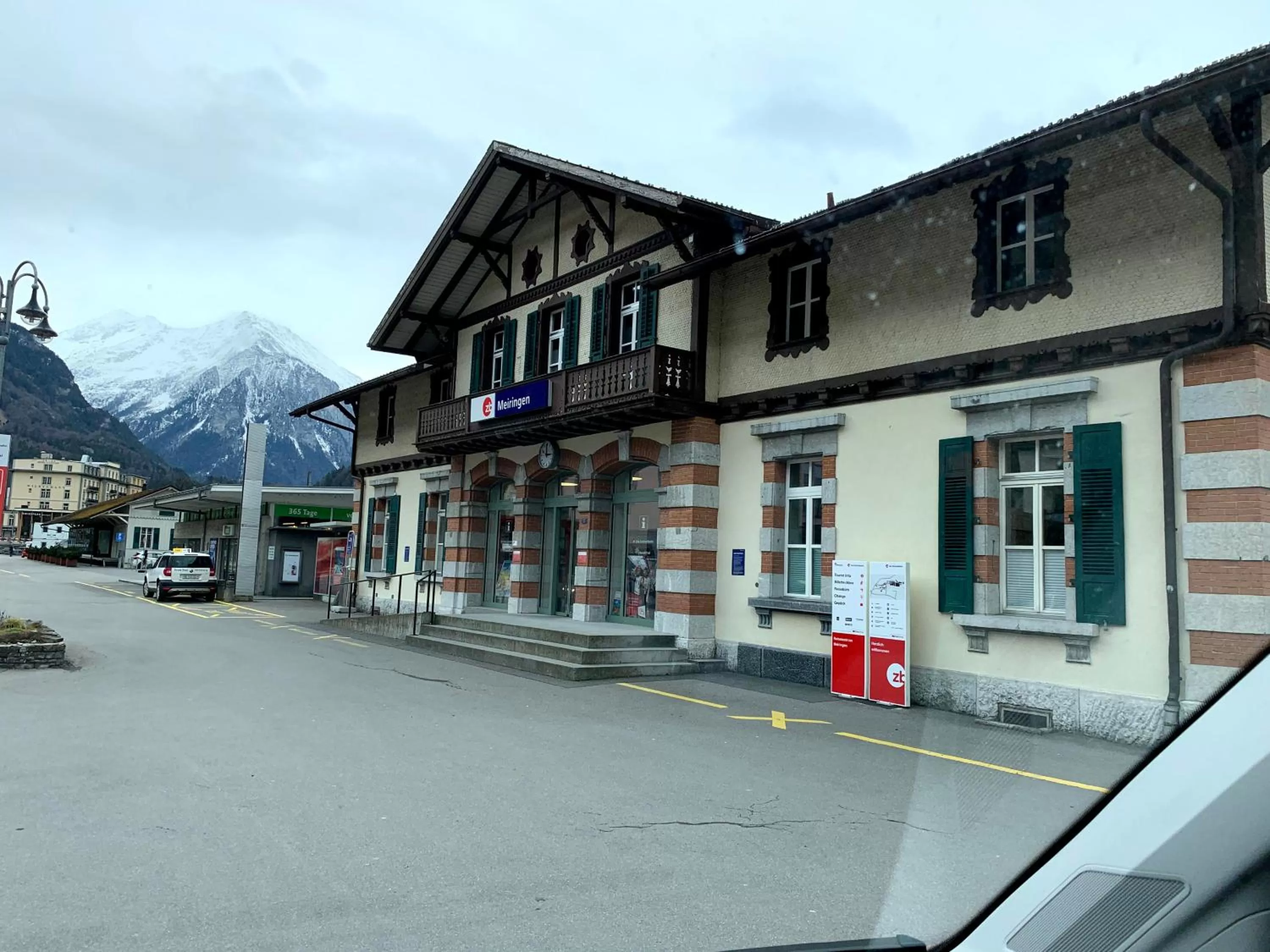 Hotel Sherlock Holmes & Khana Restaurant "nur 200 m zur Gondelbahn Hasliberg"