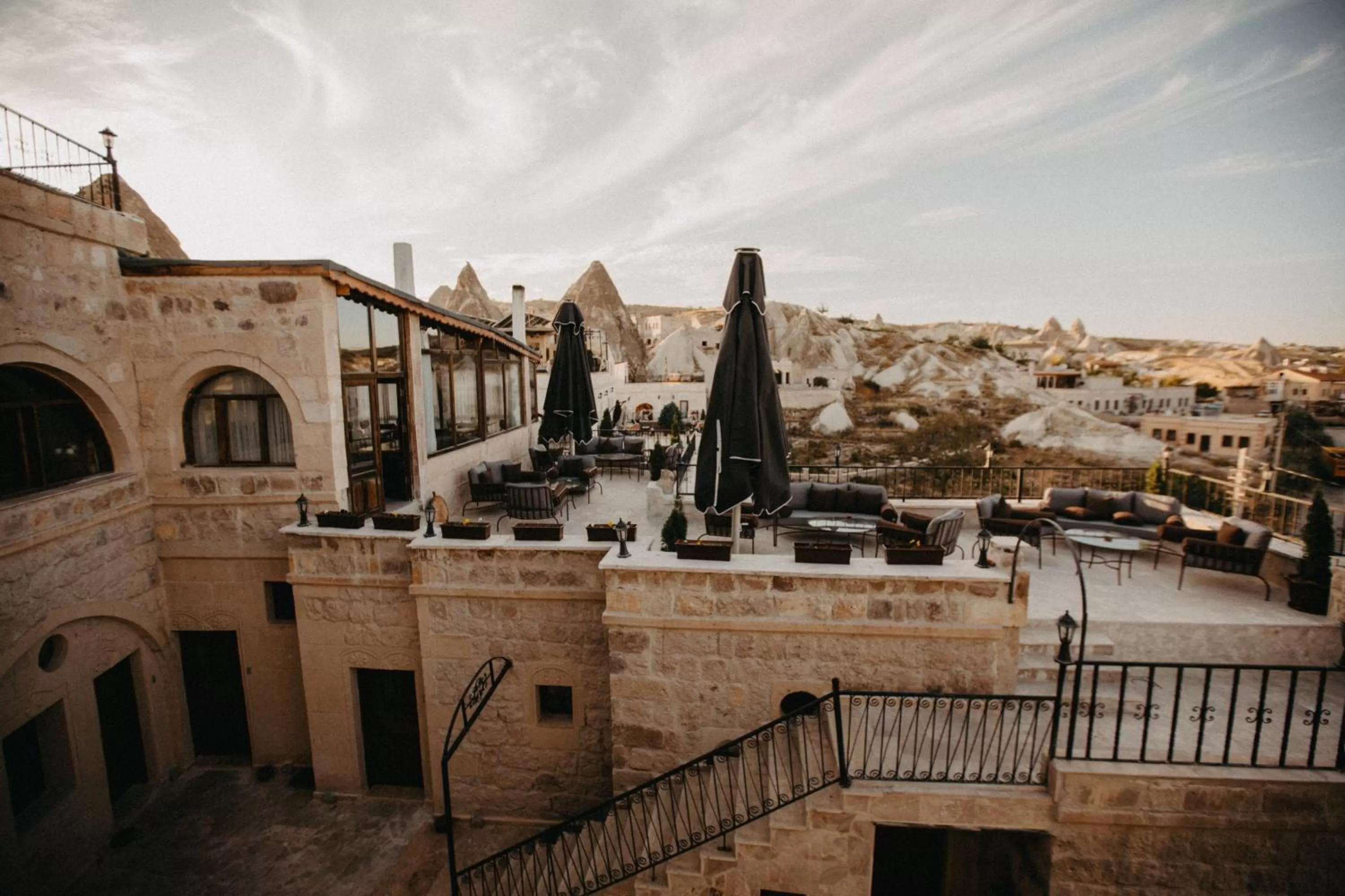 Restaurant/places to eat in Kismet Cave Mansion