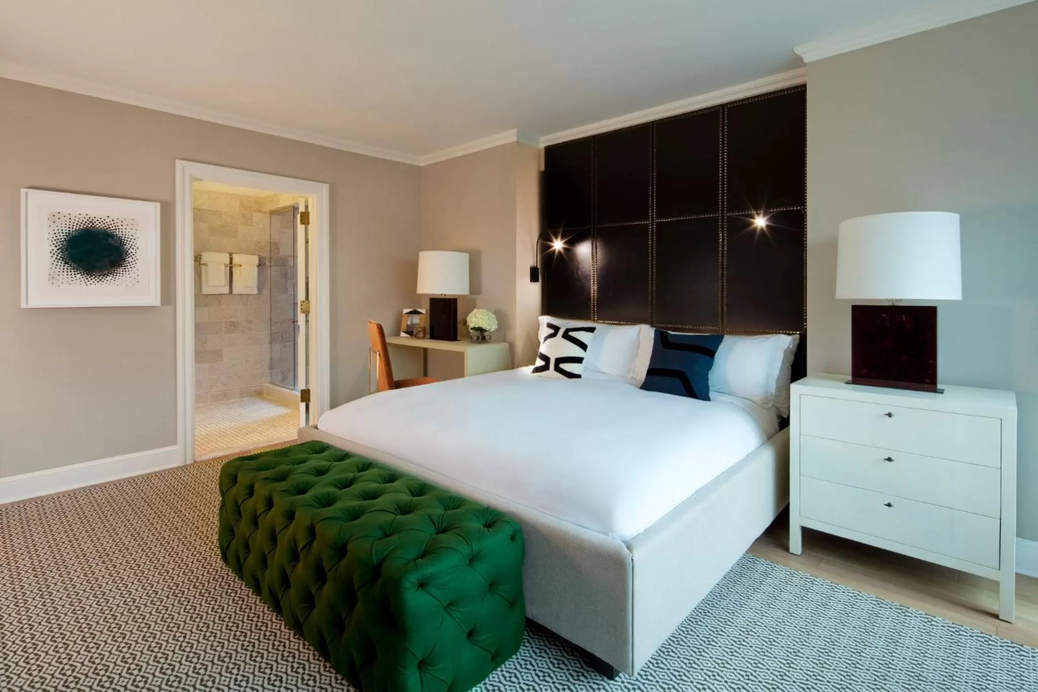 Photo of the whole room, Bed in Loews Regency New York Hotel