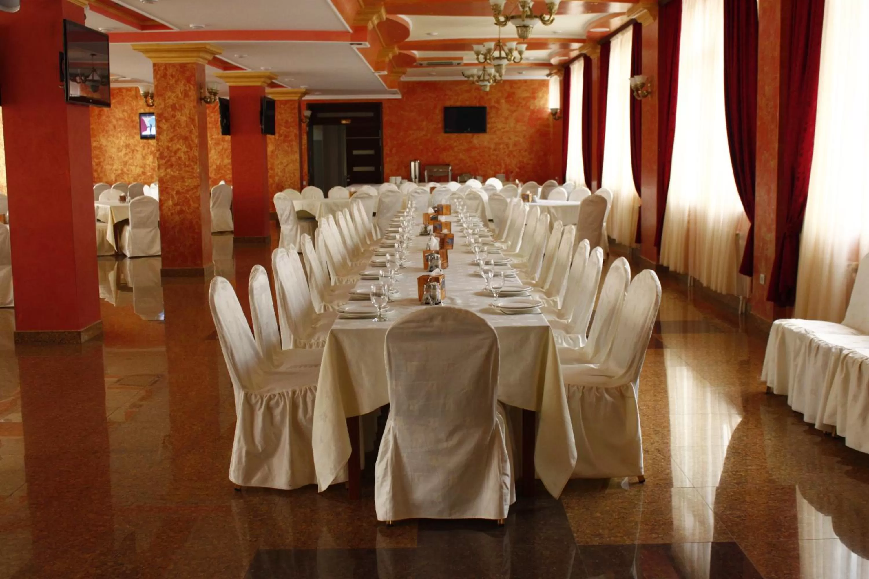 Restaurant/places to eat, Banquet Facilities in Diana Hotel