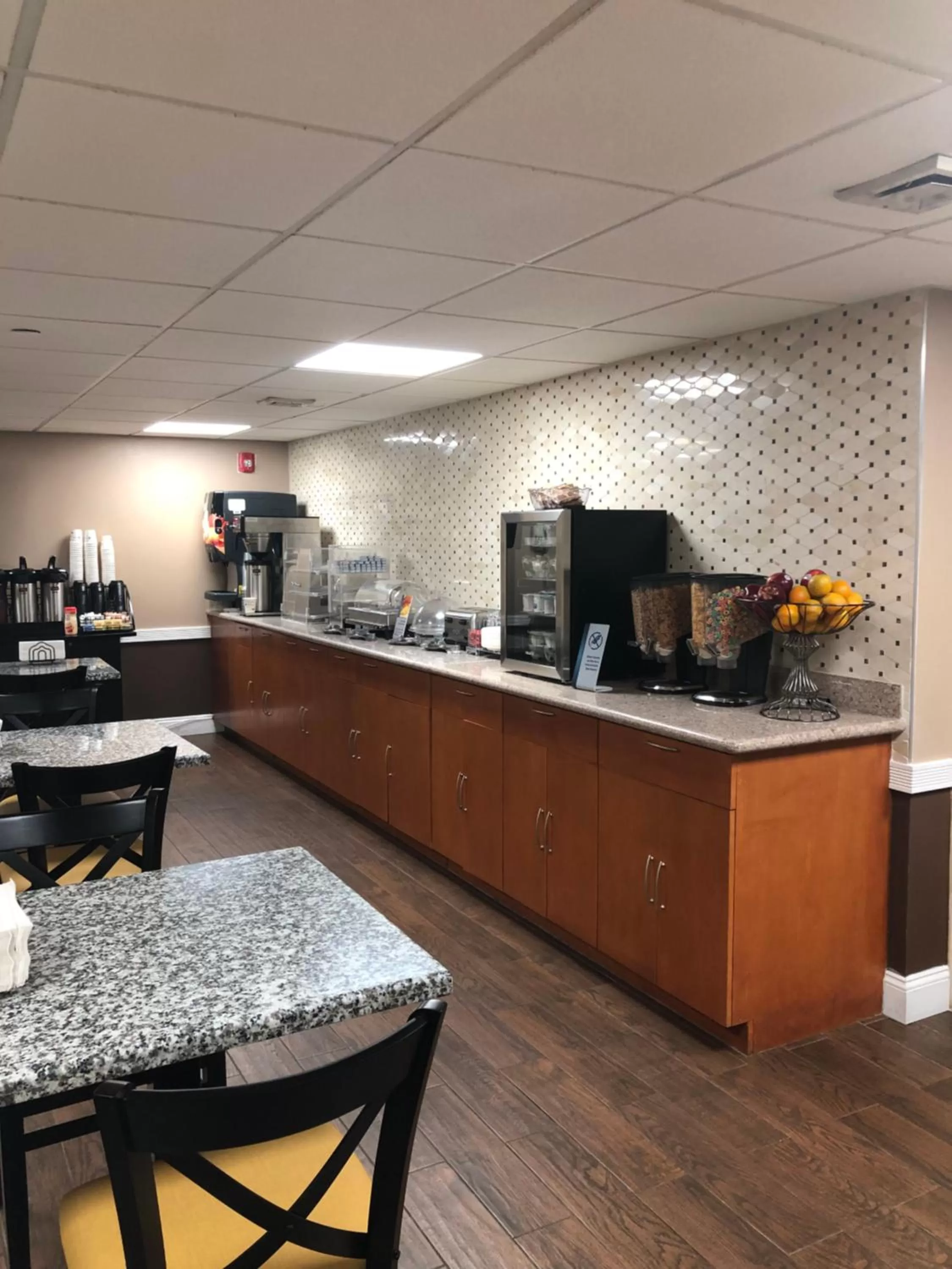 Breakfast in Best Western Jamaica Inn