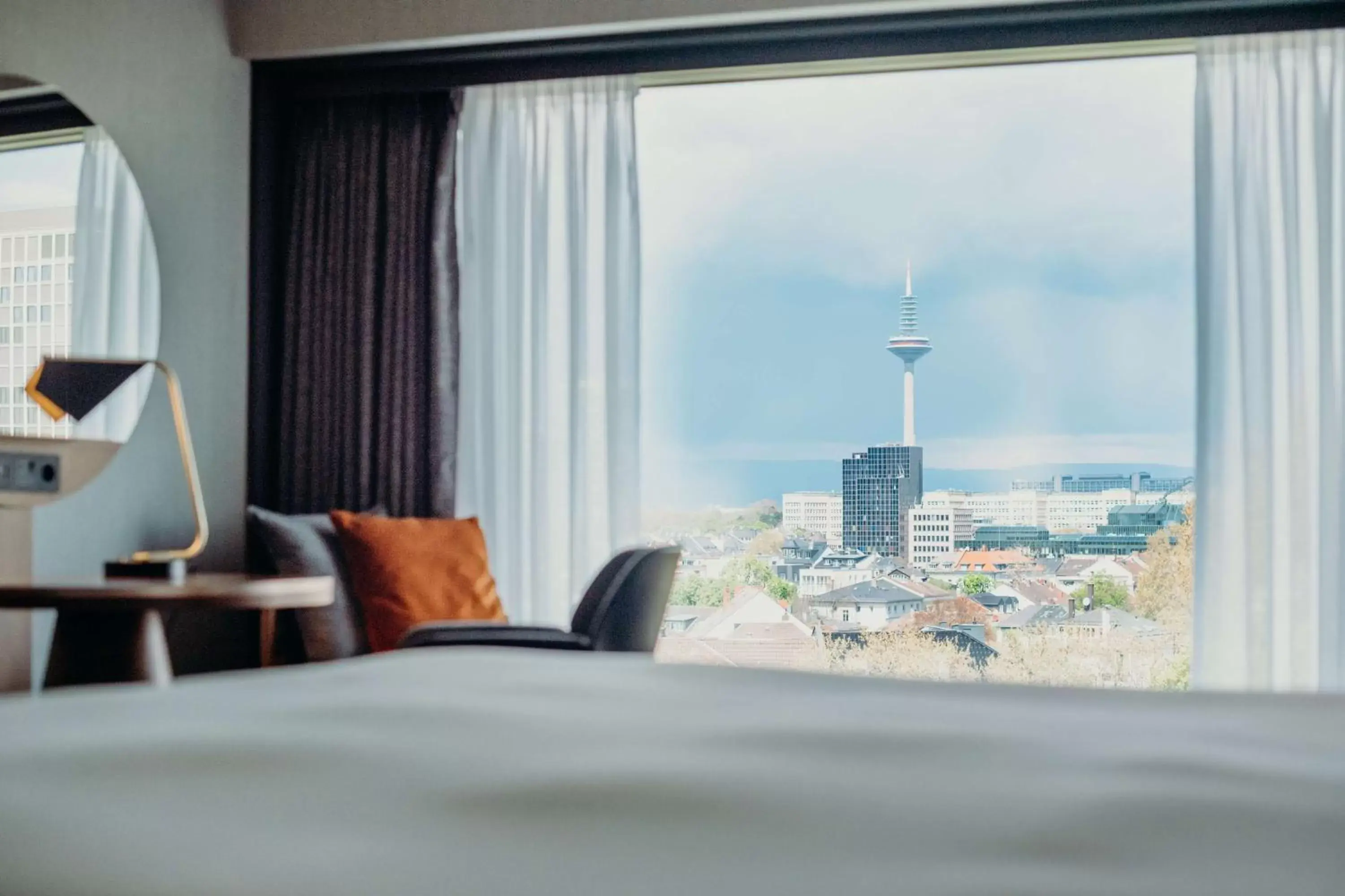 Deluxe King Room in Hilton Frankfurt City Centre Deluxe King Room in Hilton Frankfurt City Centre