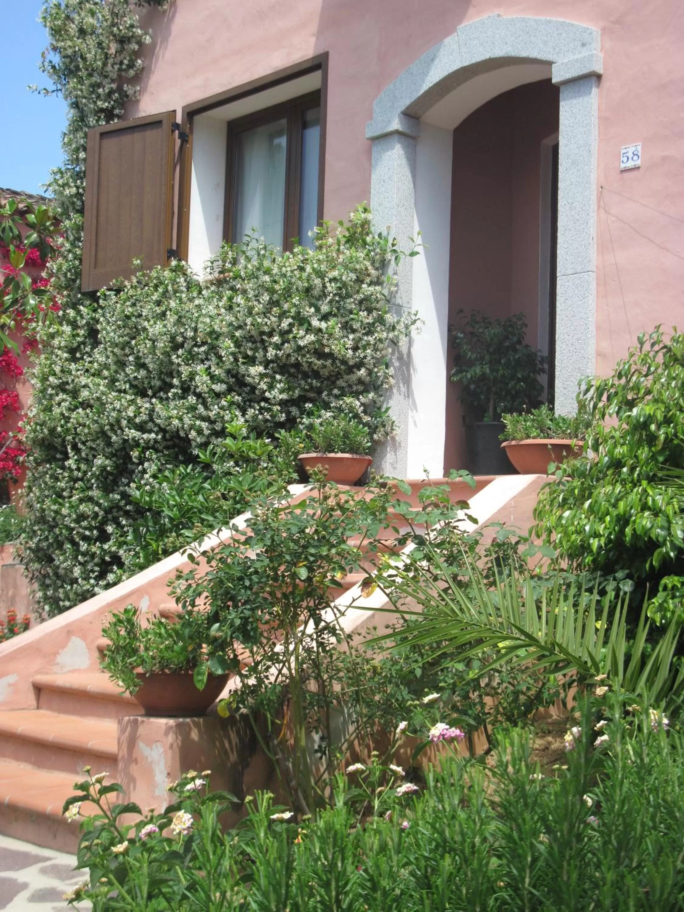 Facade/entrance in Bed & Breakfast Dessole