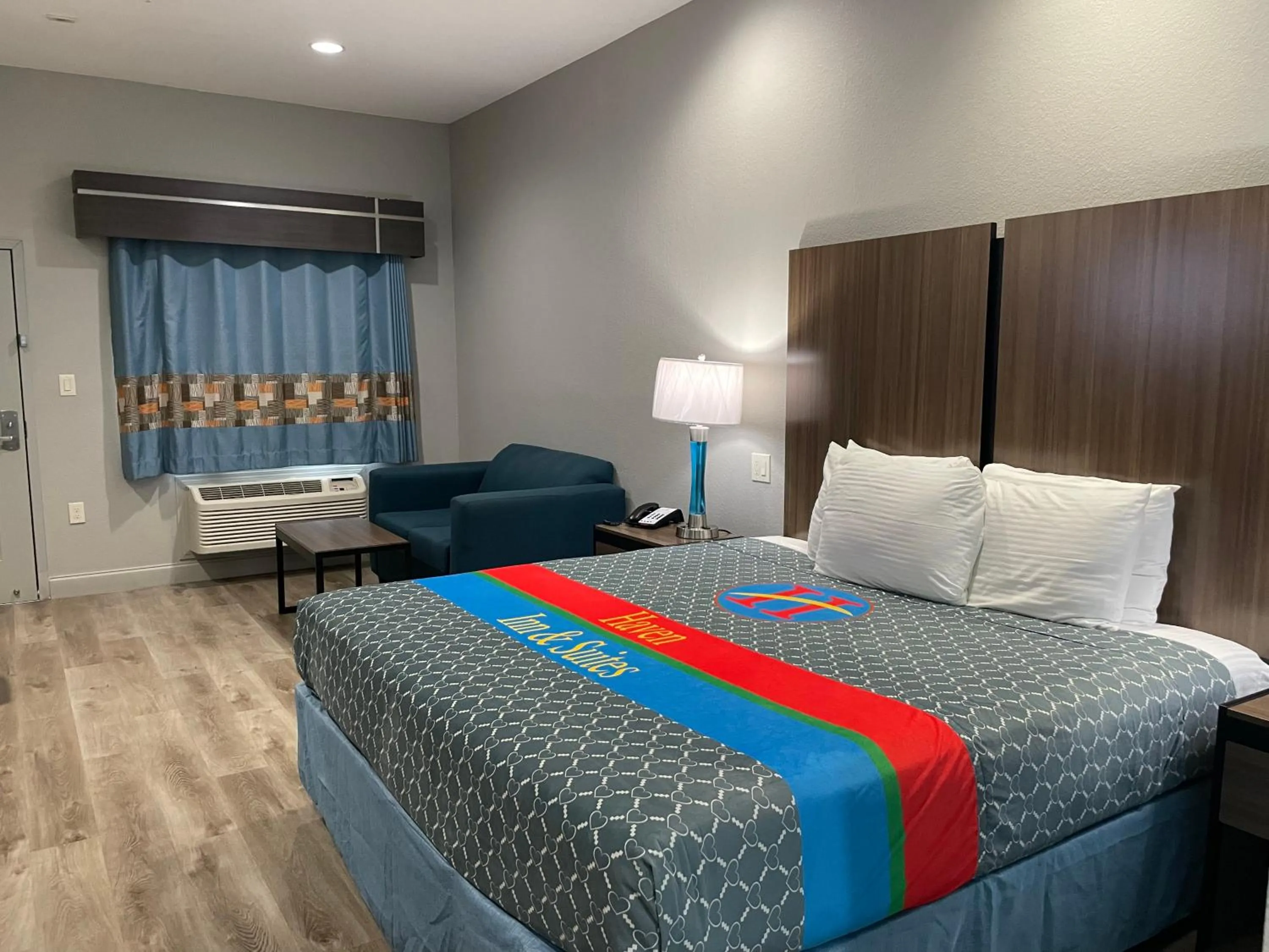 Bed in Haven Inn & Suites Downtown Houston.