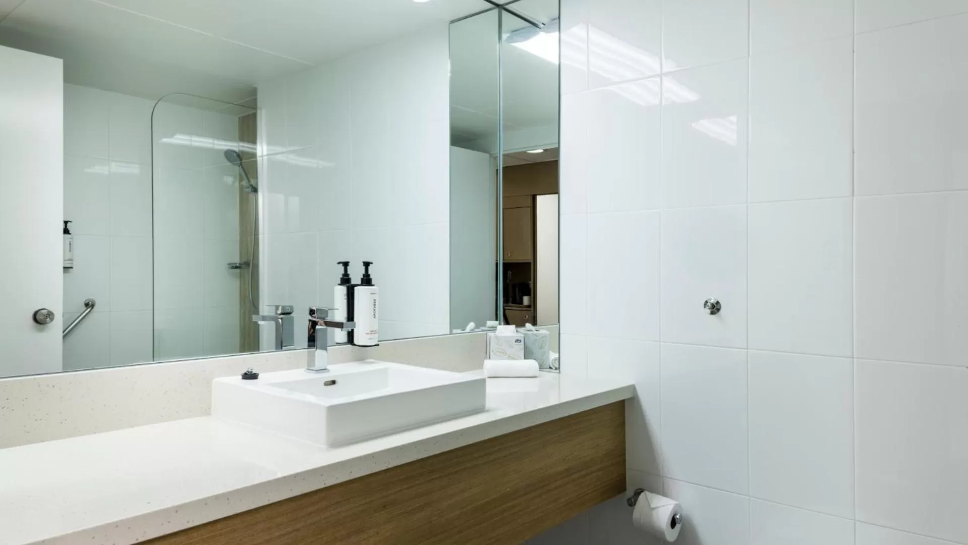 Bathroom in Pacific Hotel Cairns