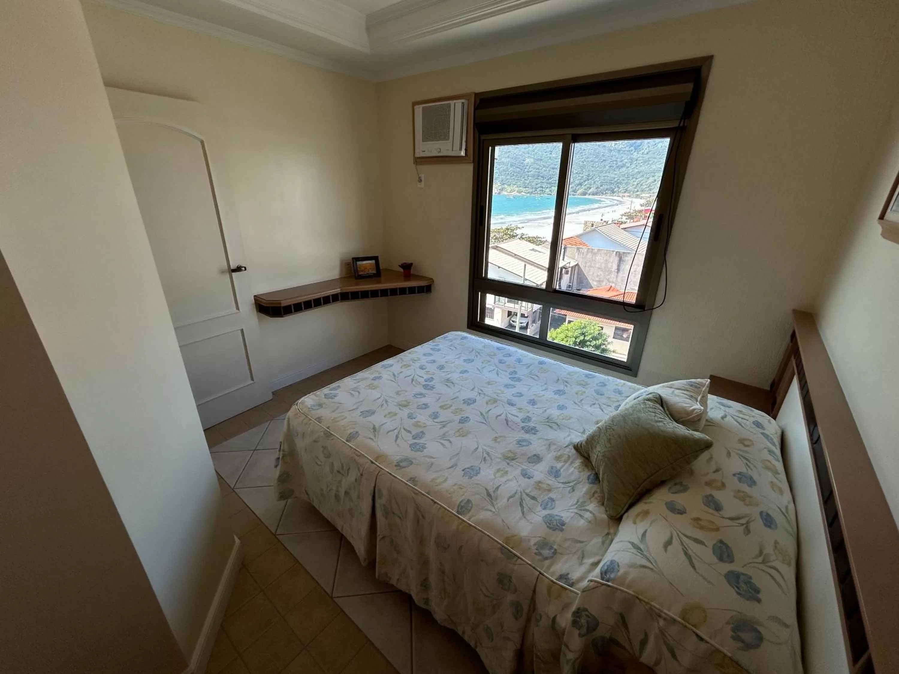 Bed in Golfinhos Apart Hotel