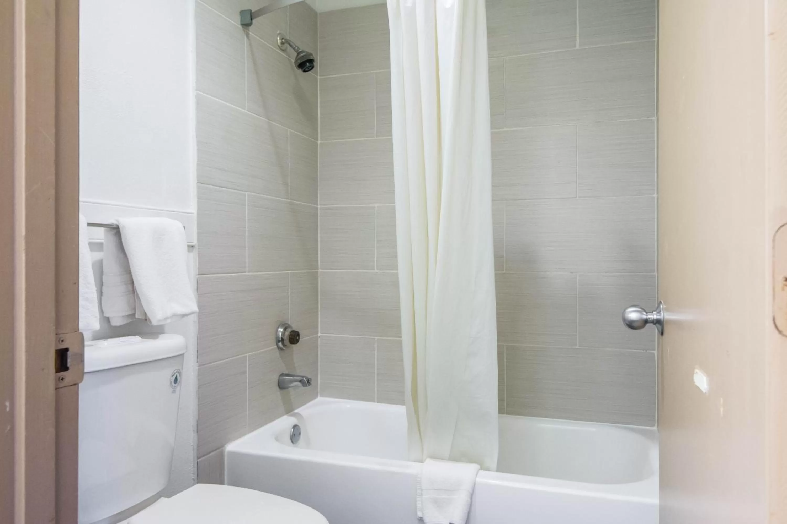 Days Inn by Wyndham Raleigh Glenwood-Crabtree