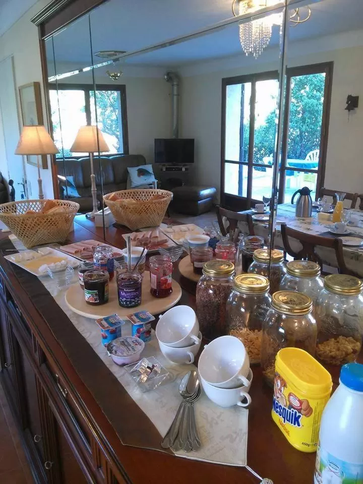 Buffet breakfast in Bnb Castellane