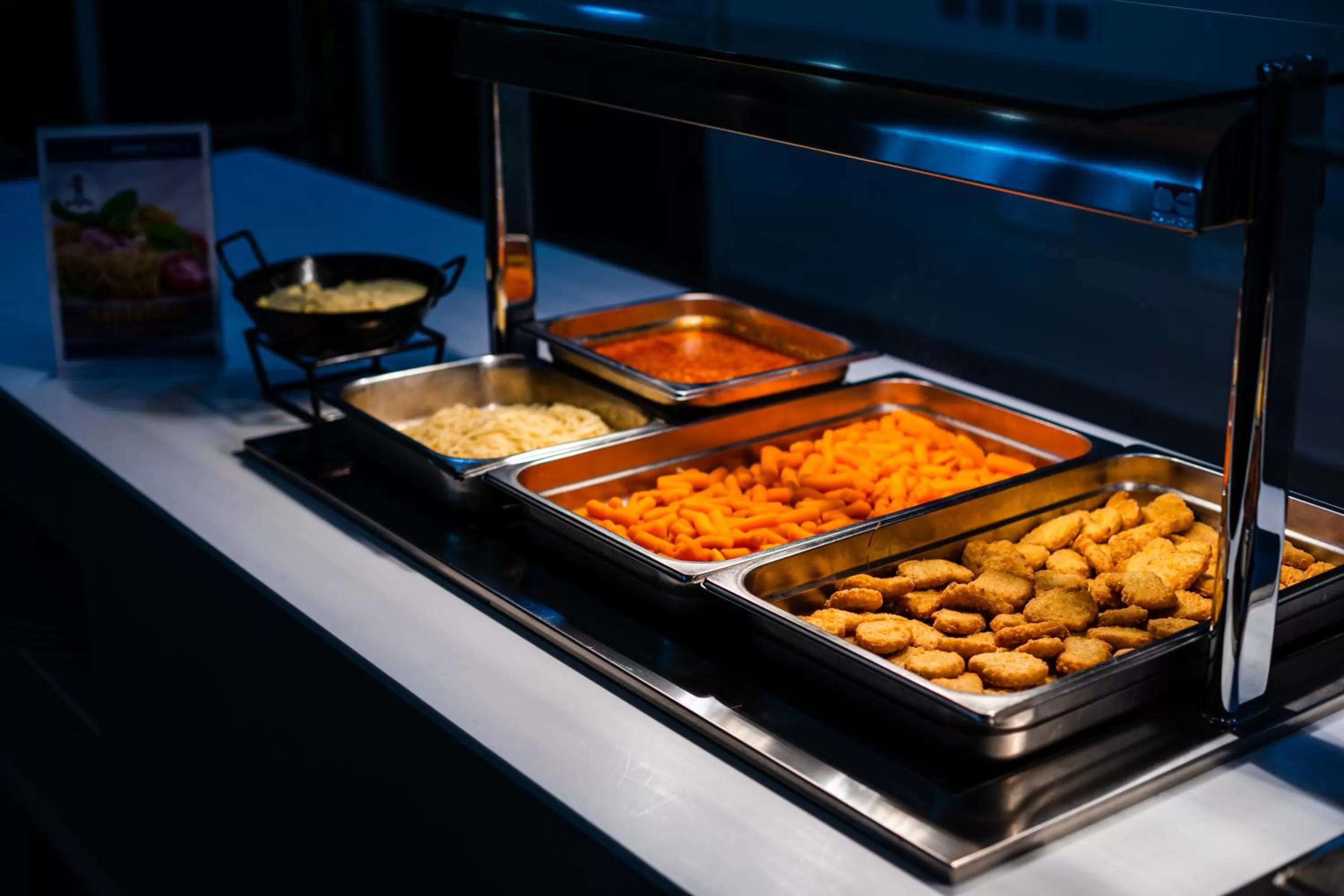 Restaurant/places to eat in Louis Phaethon Beach