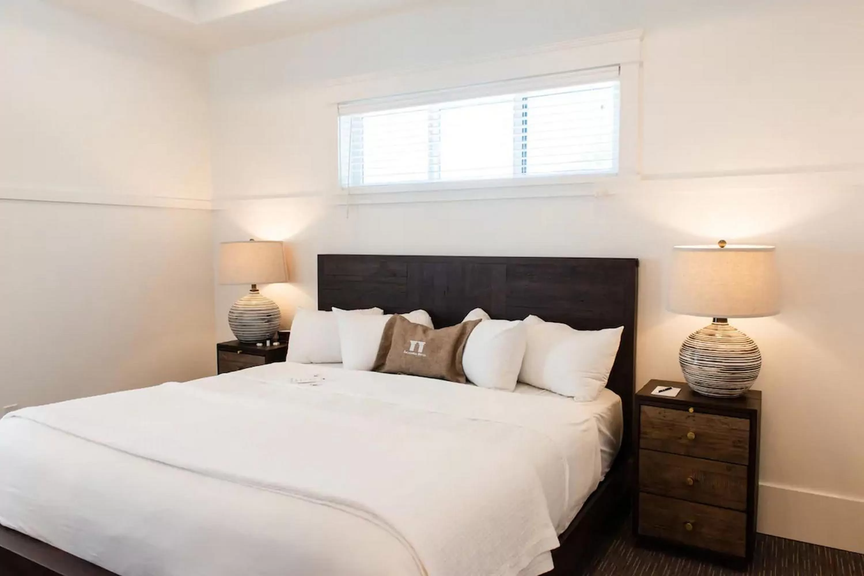 Bedroom, Bed in The Sacajawea Hotel