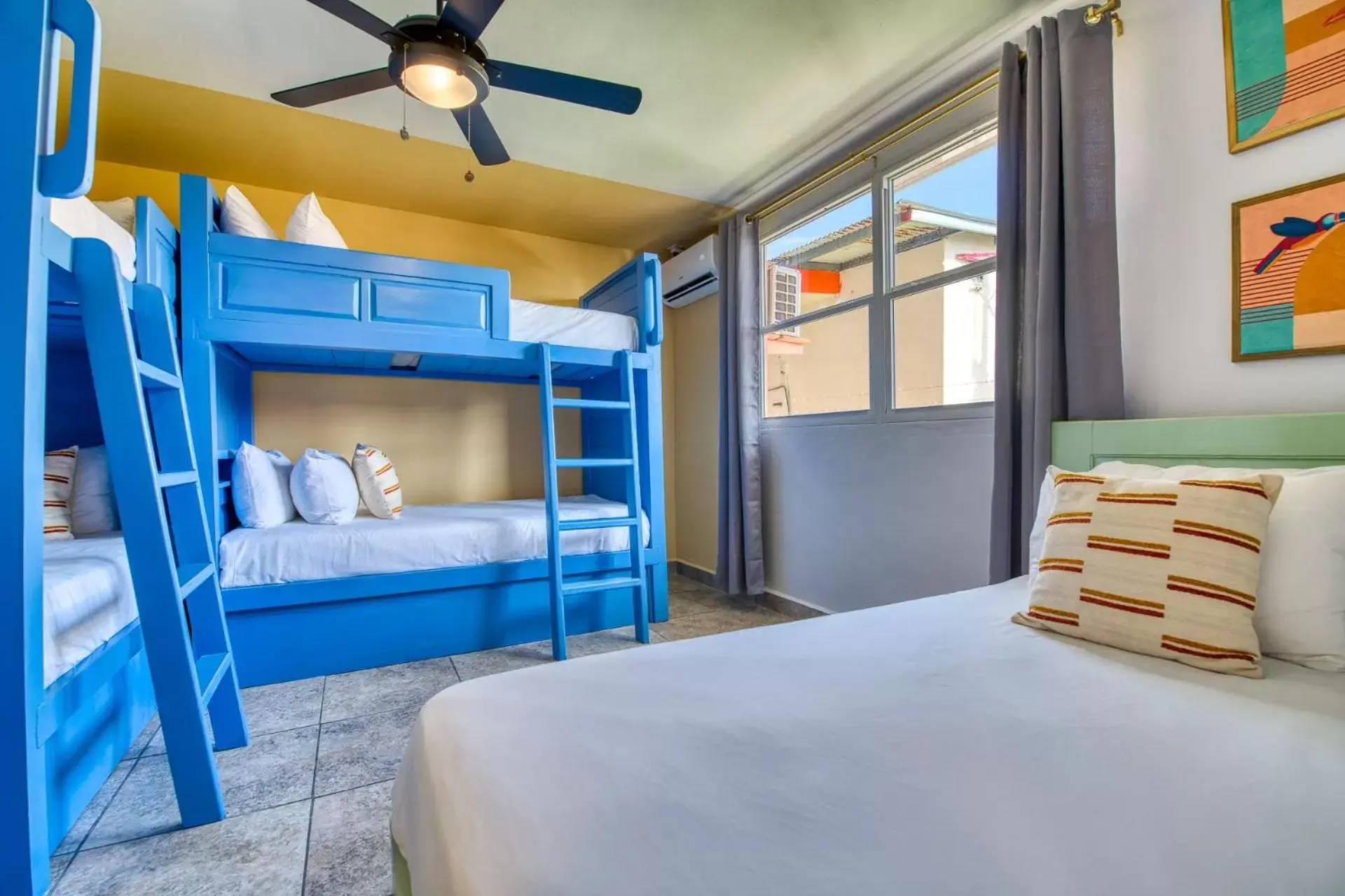 Friends & Family in Bocas Paradise Hotel Friends & Family in Bocas Paradise Hotel