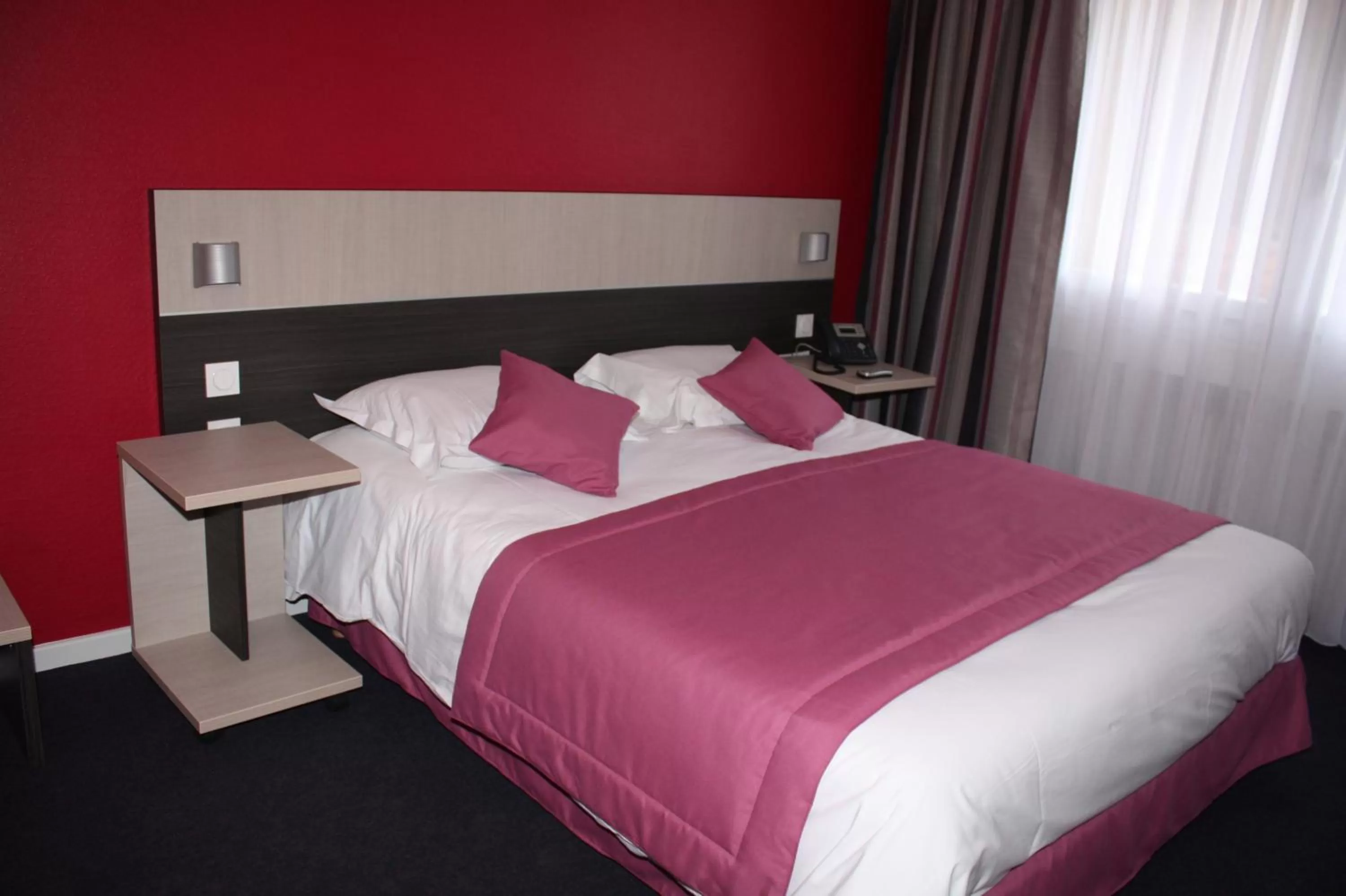 Bed in Logis Hôtel- Restaurant La Renaissance