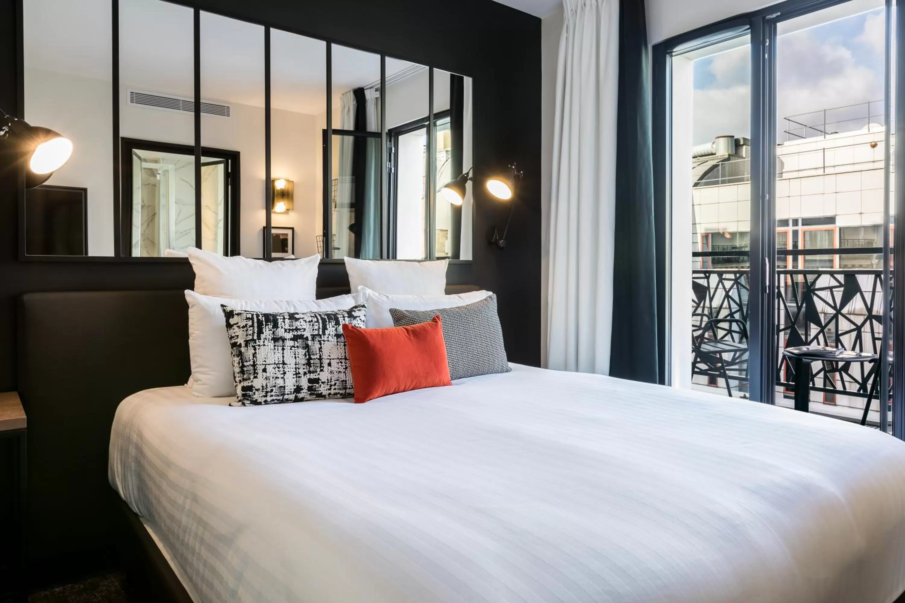 Standard Double with Balcony in Laz' Hotel Spa Urbain Paris