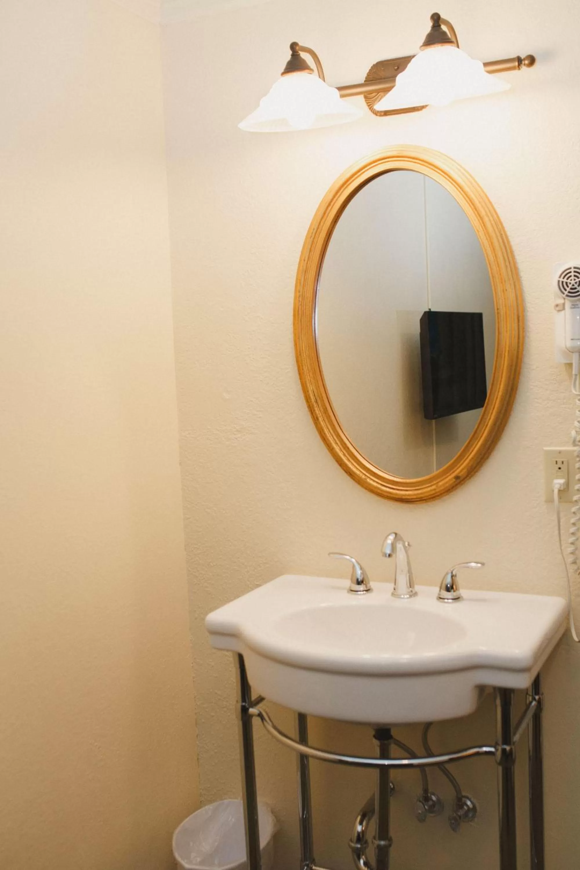 Bathroom in Gilmore Hotel, Trademark Collection by Wyndham