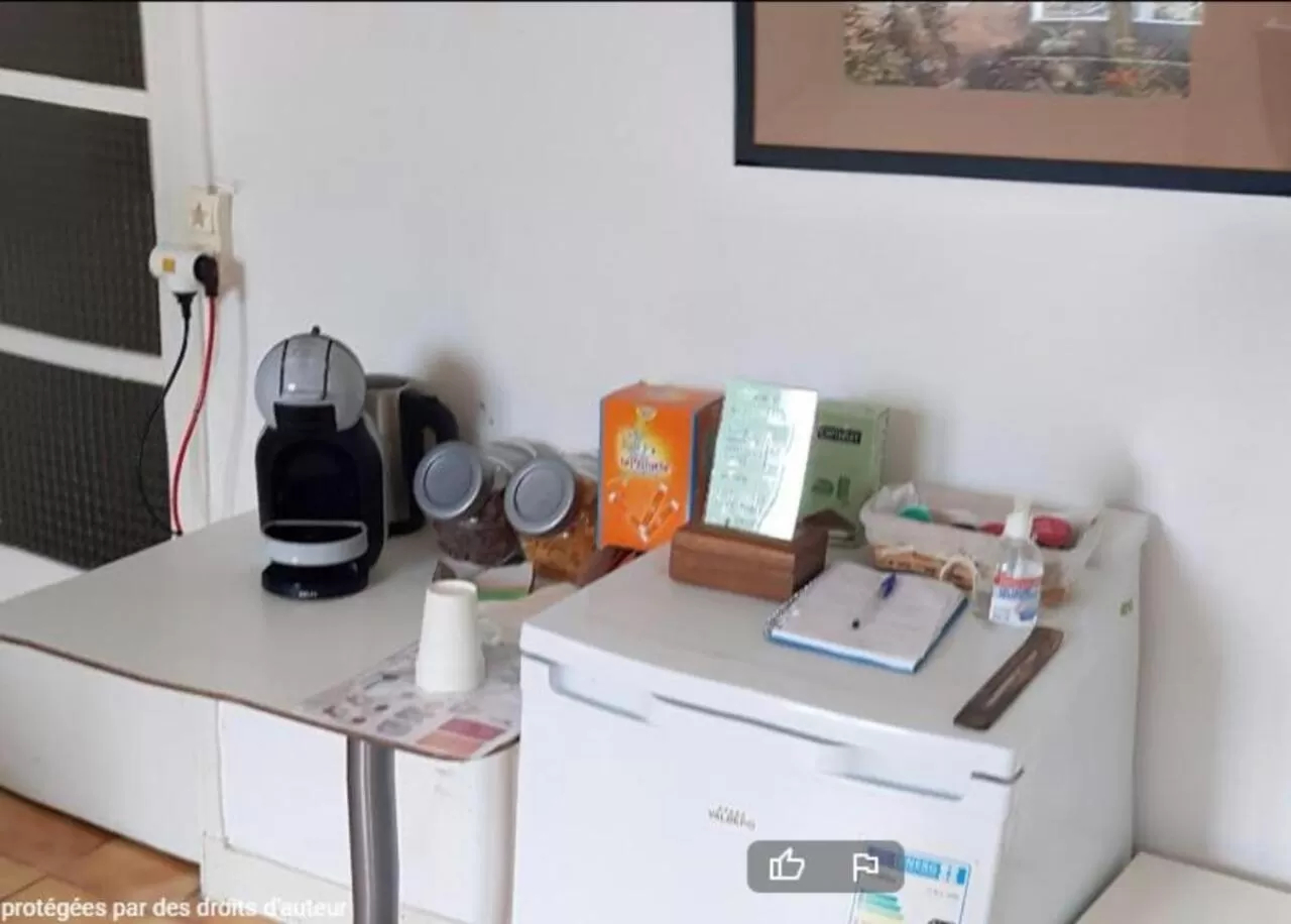 Coffee/tea facilities in Chambres d'hôtes Avignon