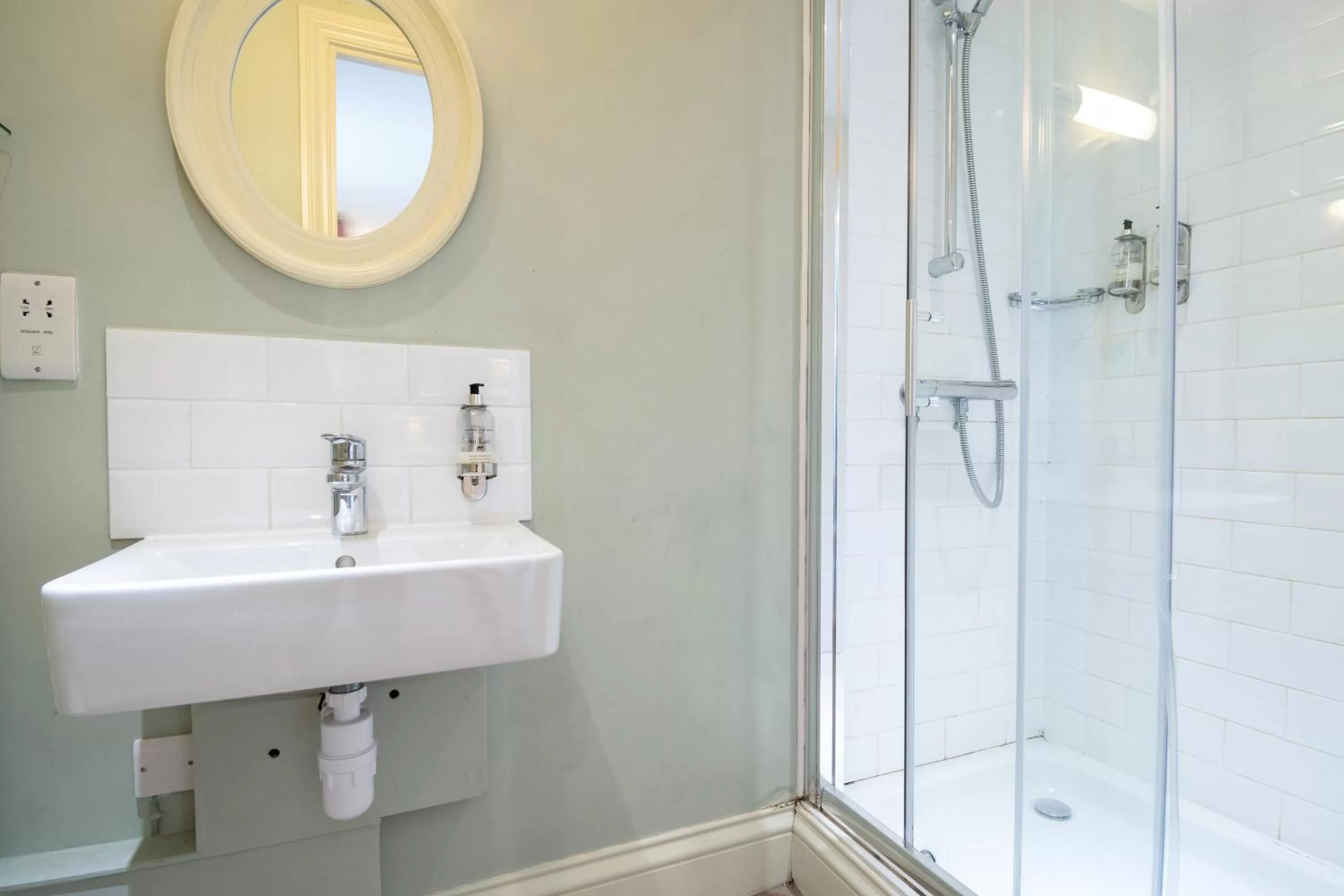 Shower in The Farmhouse at Bodnant Welsh Food