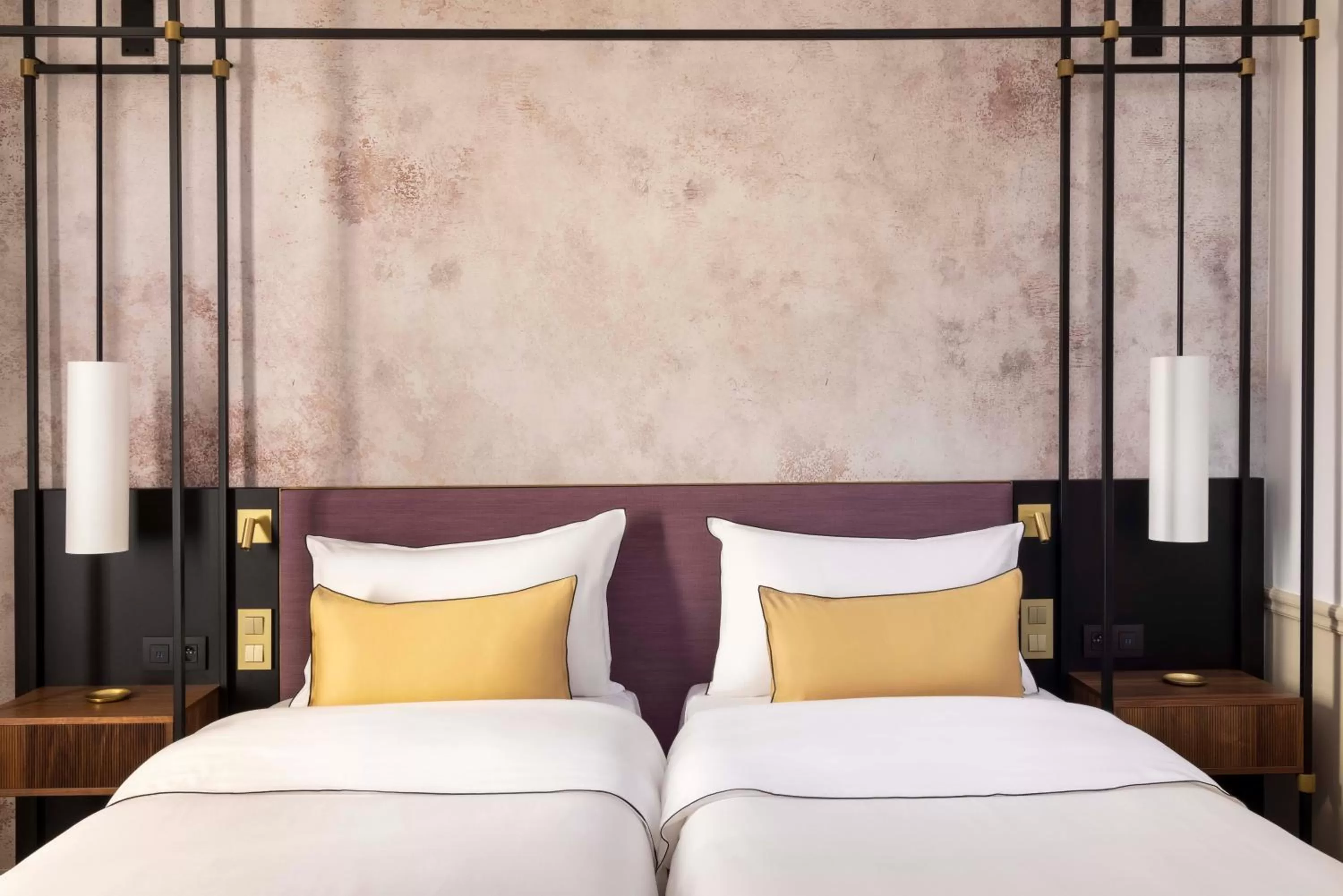 Bed in Victoria Palace Hotel