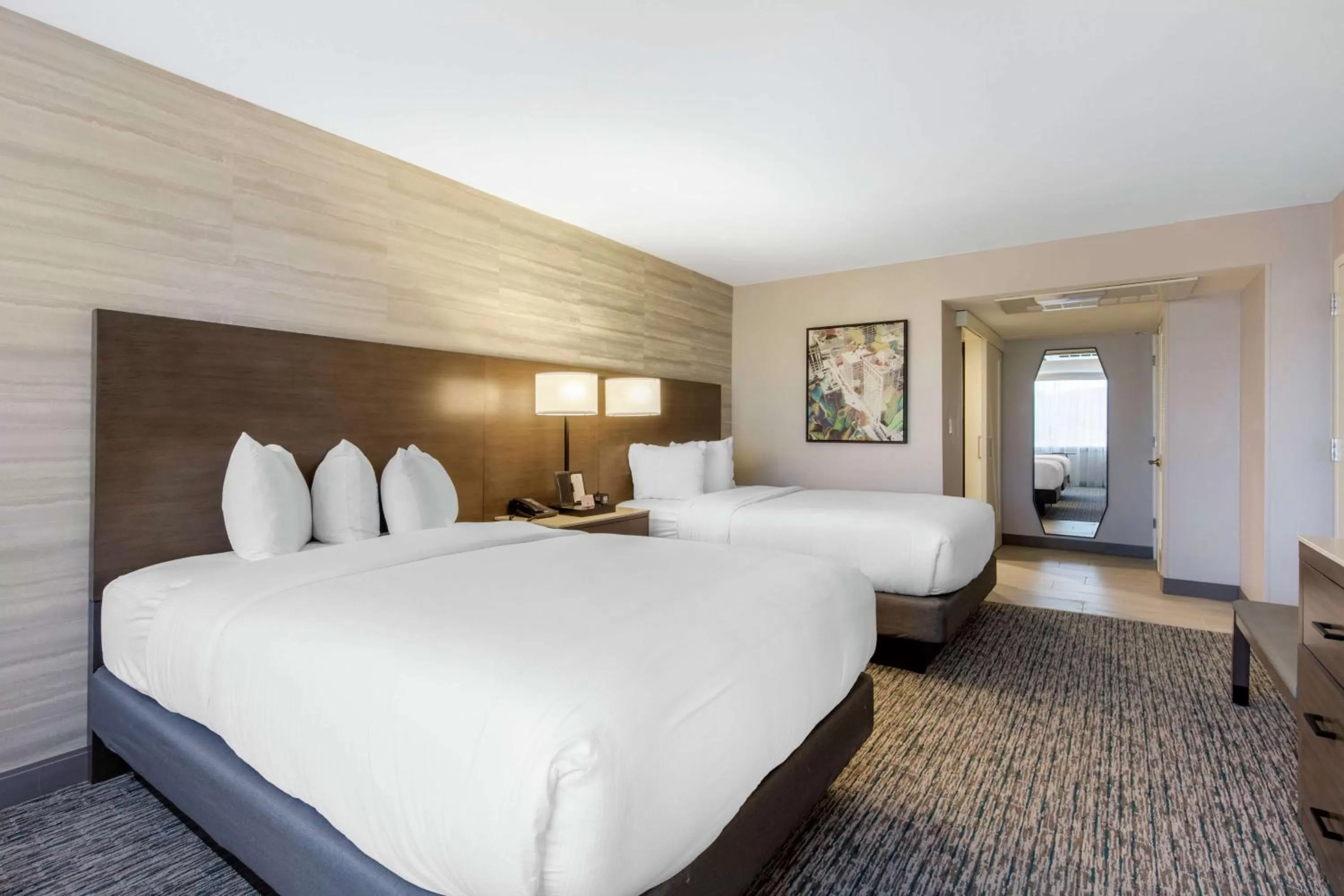 Bed in DoubleTree Birmingham Perimeter Park