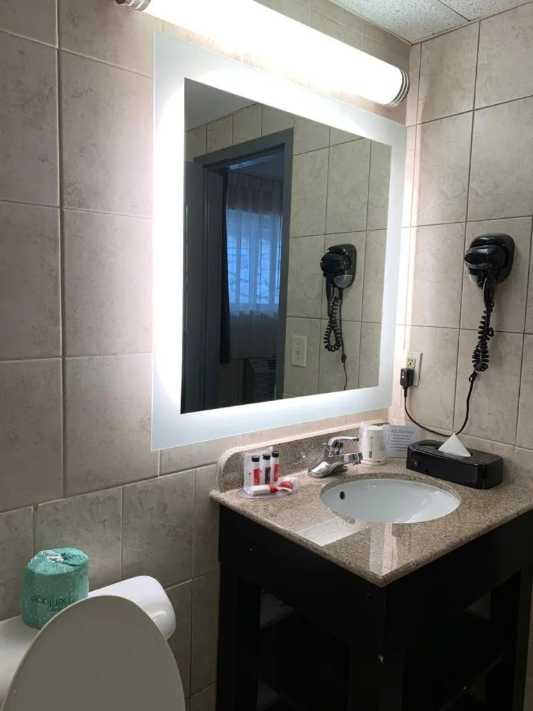 Howard Johnson by Wyndham North Bergen