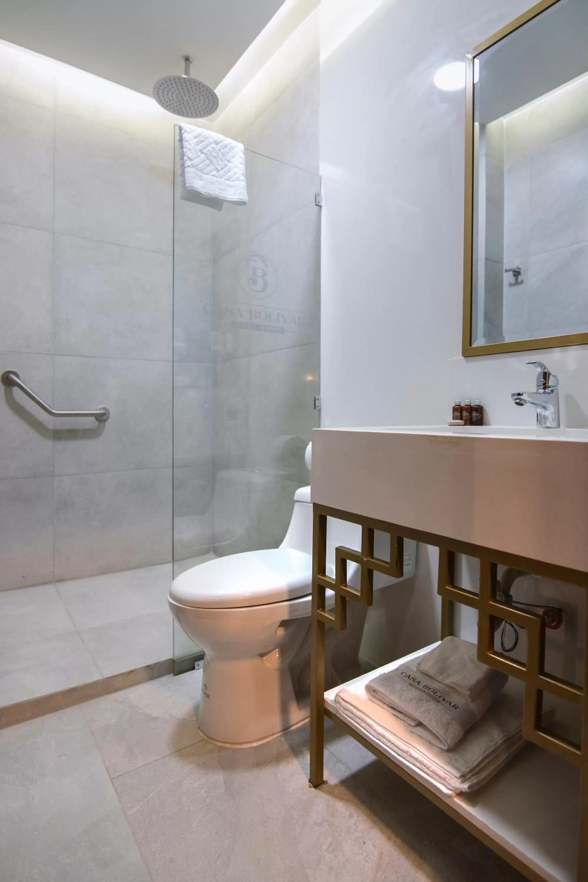 Toilet in Casa Bolívar Hotel Museo