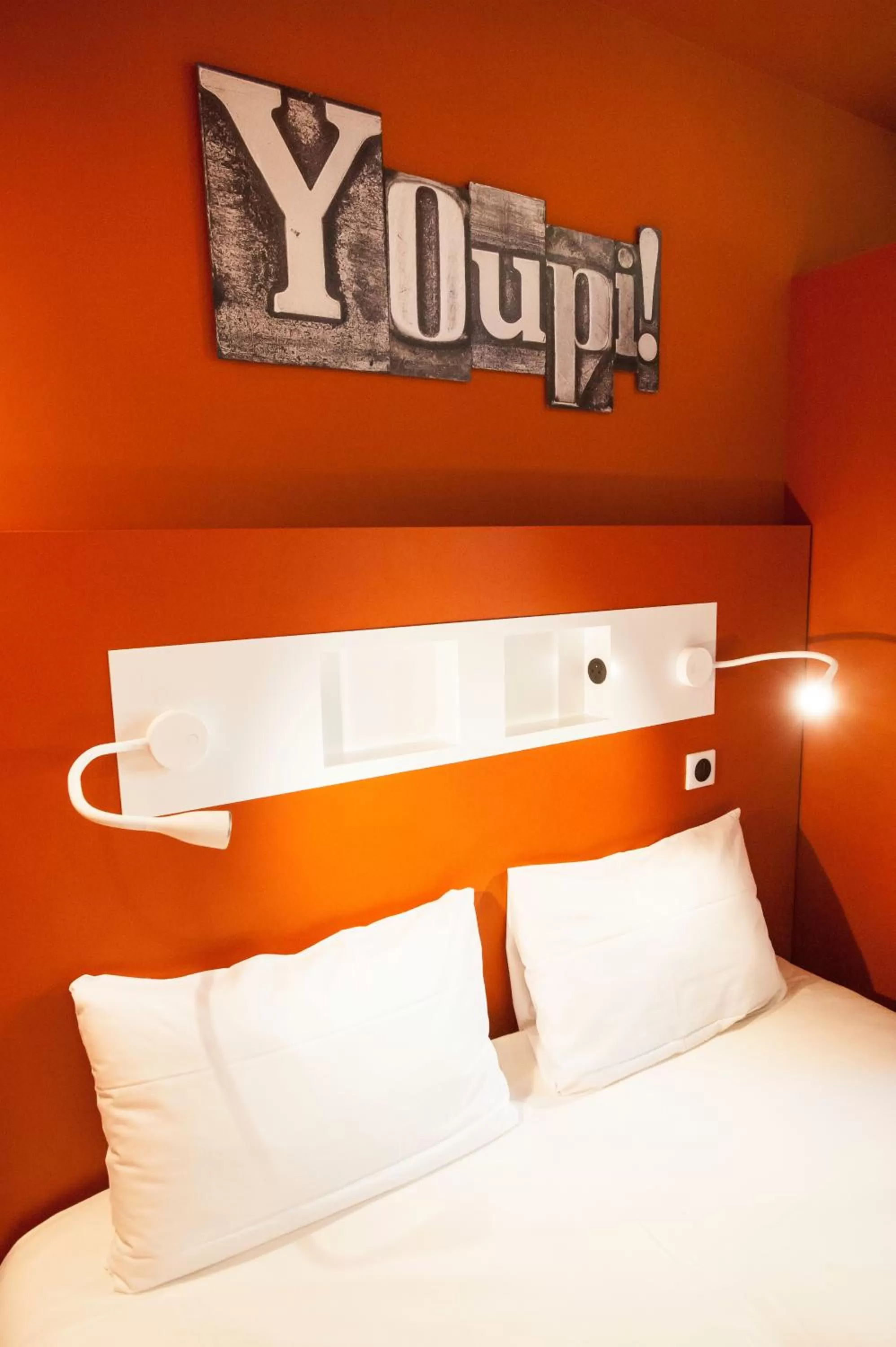 Photo of the whole room, Bed in Ibis Budget Château-Thierry