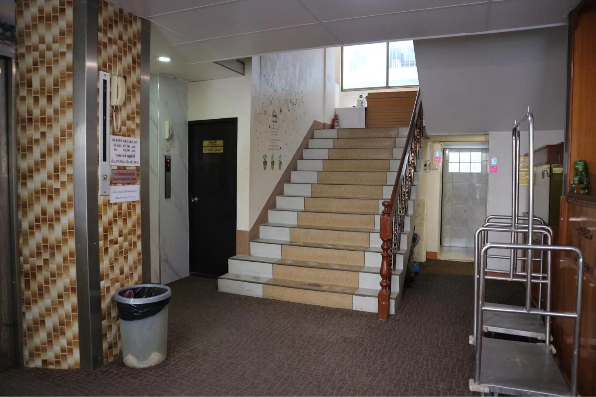 elevator in Crown BTS Nana Hotel