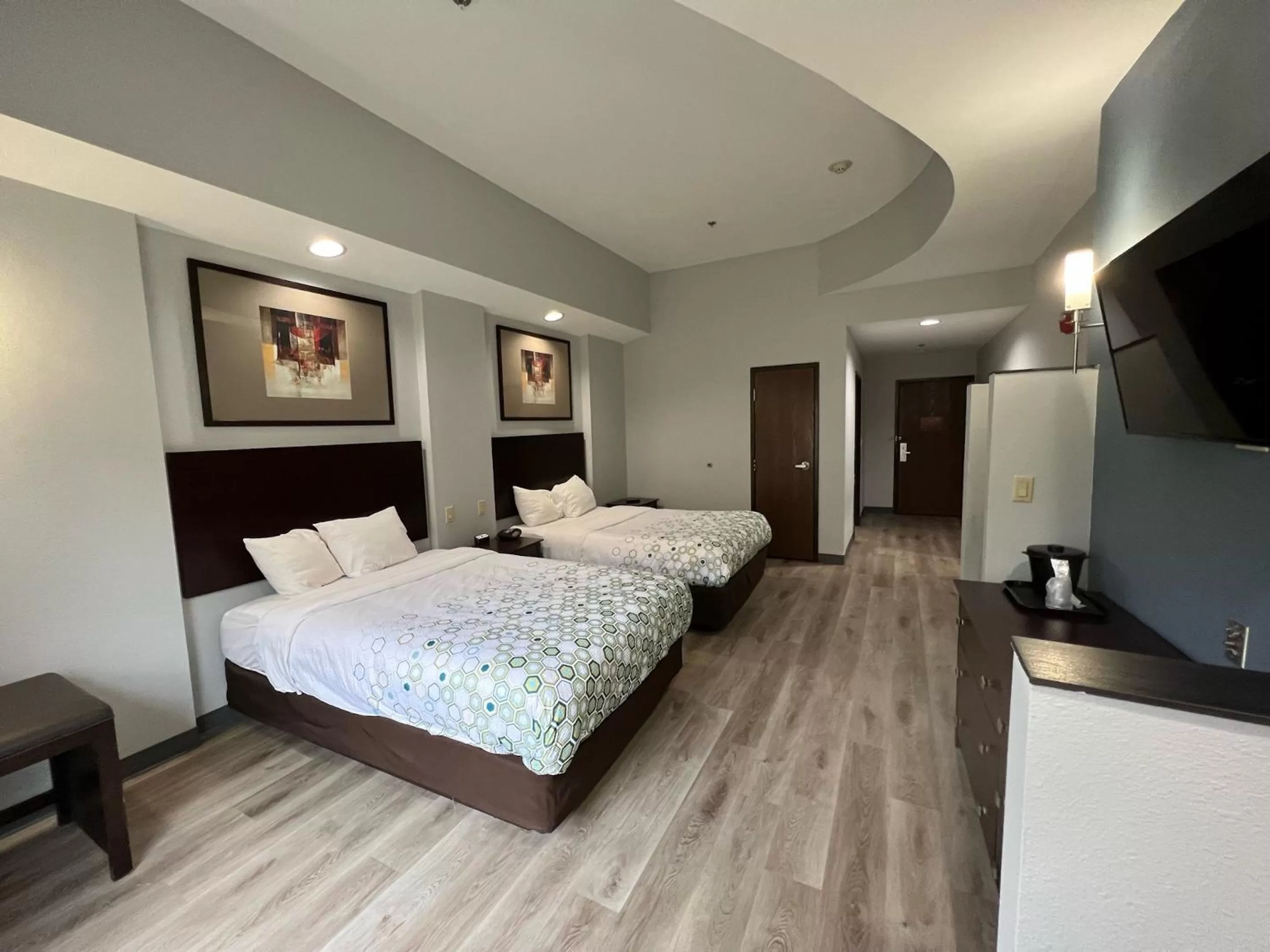 Photo of the whole room, Bed in HomeTowne Studios & Suites by Red Roof Washington