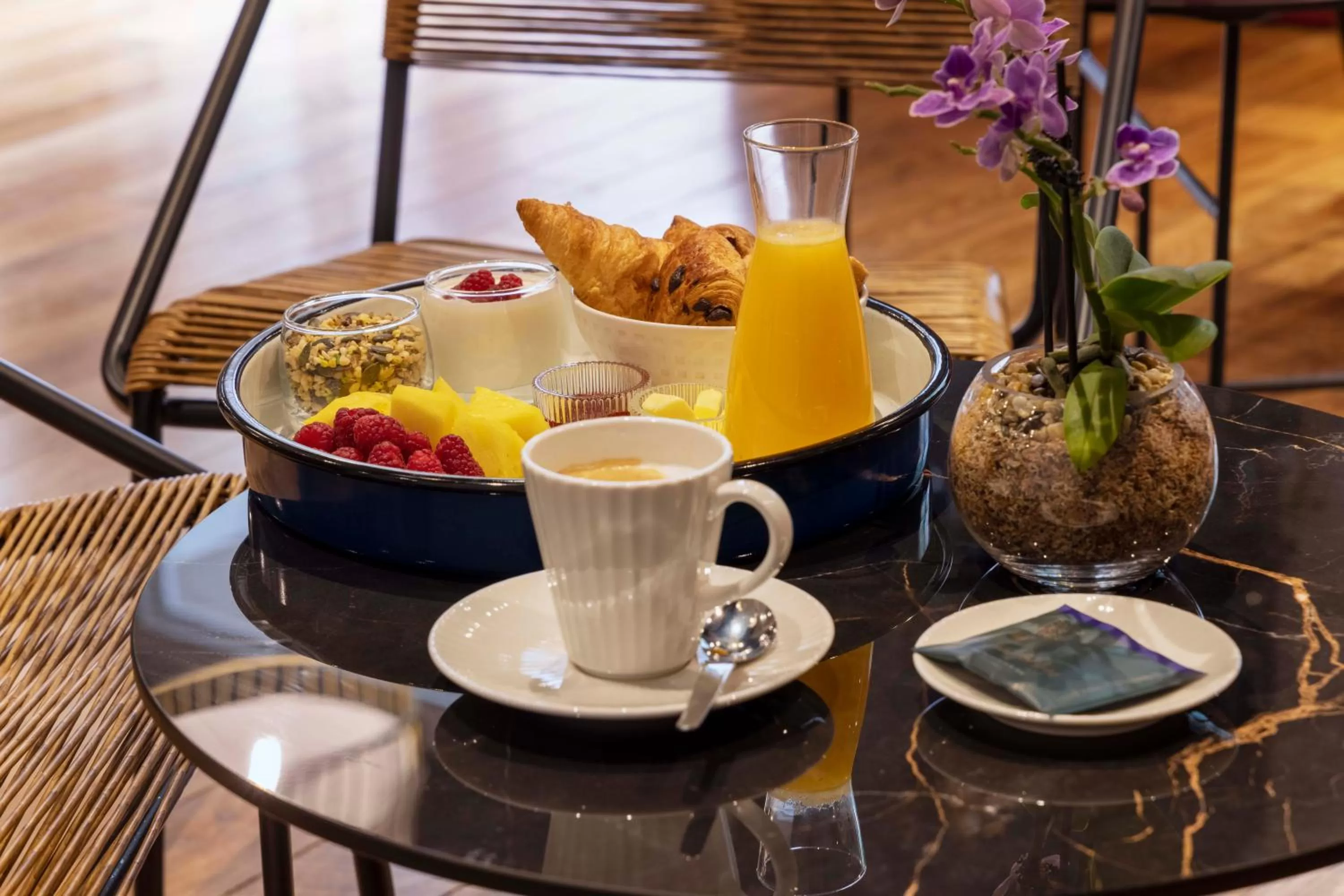 Breakfast in Les Jardins Du Luxembourg