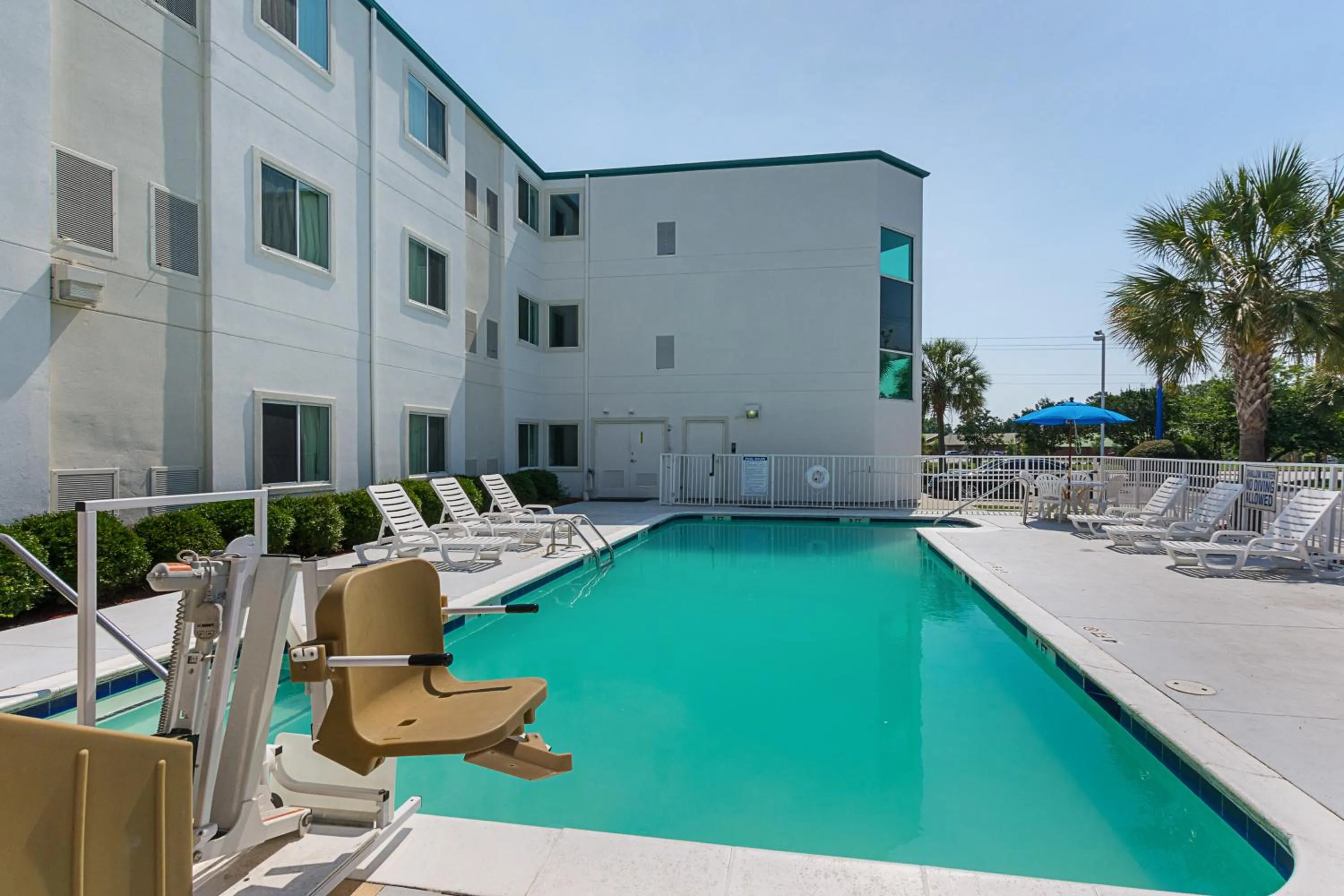 Swimming pool in Motel 6-Columbia, SC - Fort Jackson Area